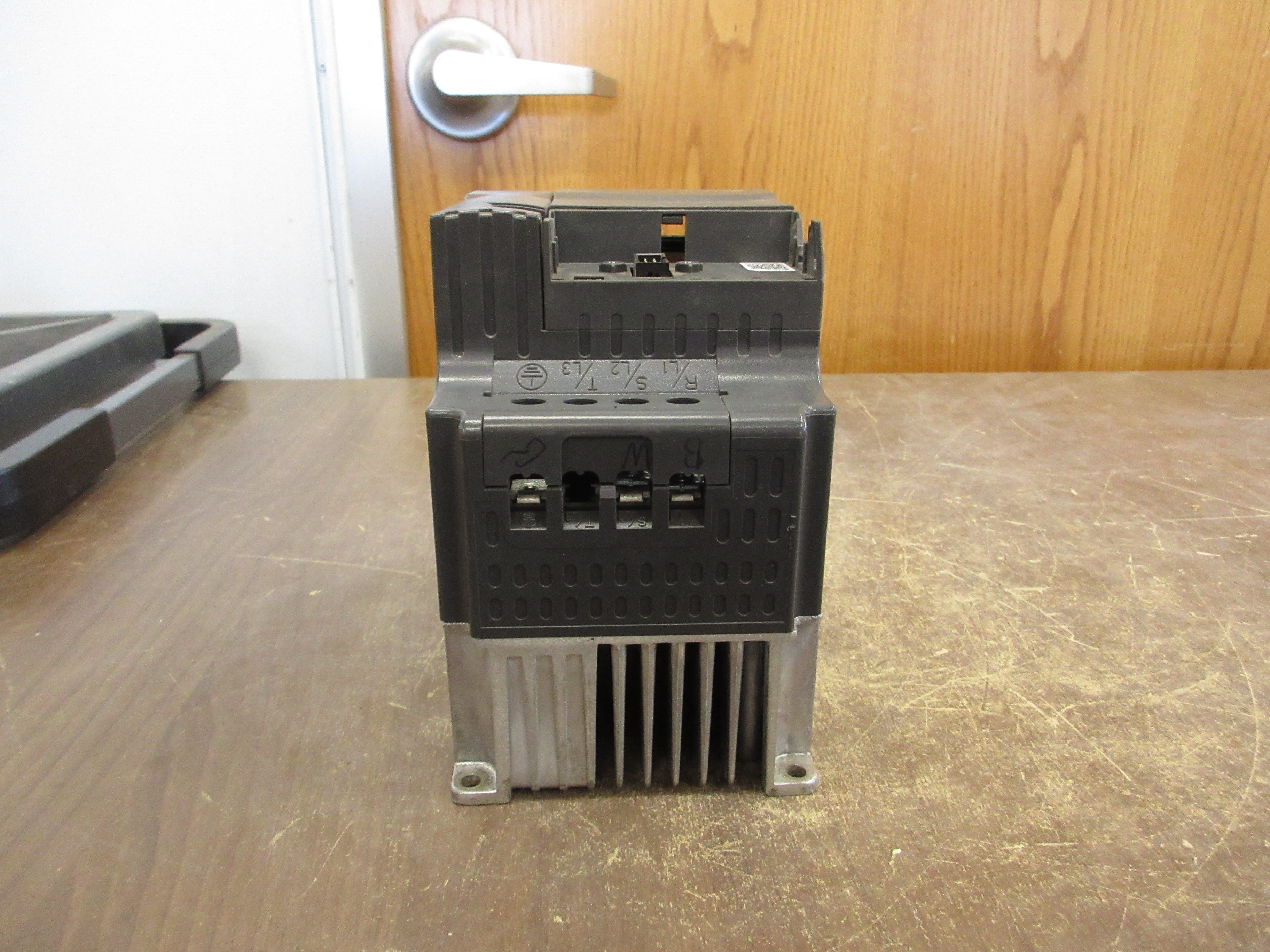 Delta AC Drive VFD007E11A 1HP Input: 1Ph 100-120V 50/60Hz 18A Used
