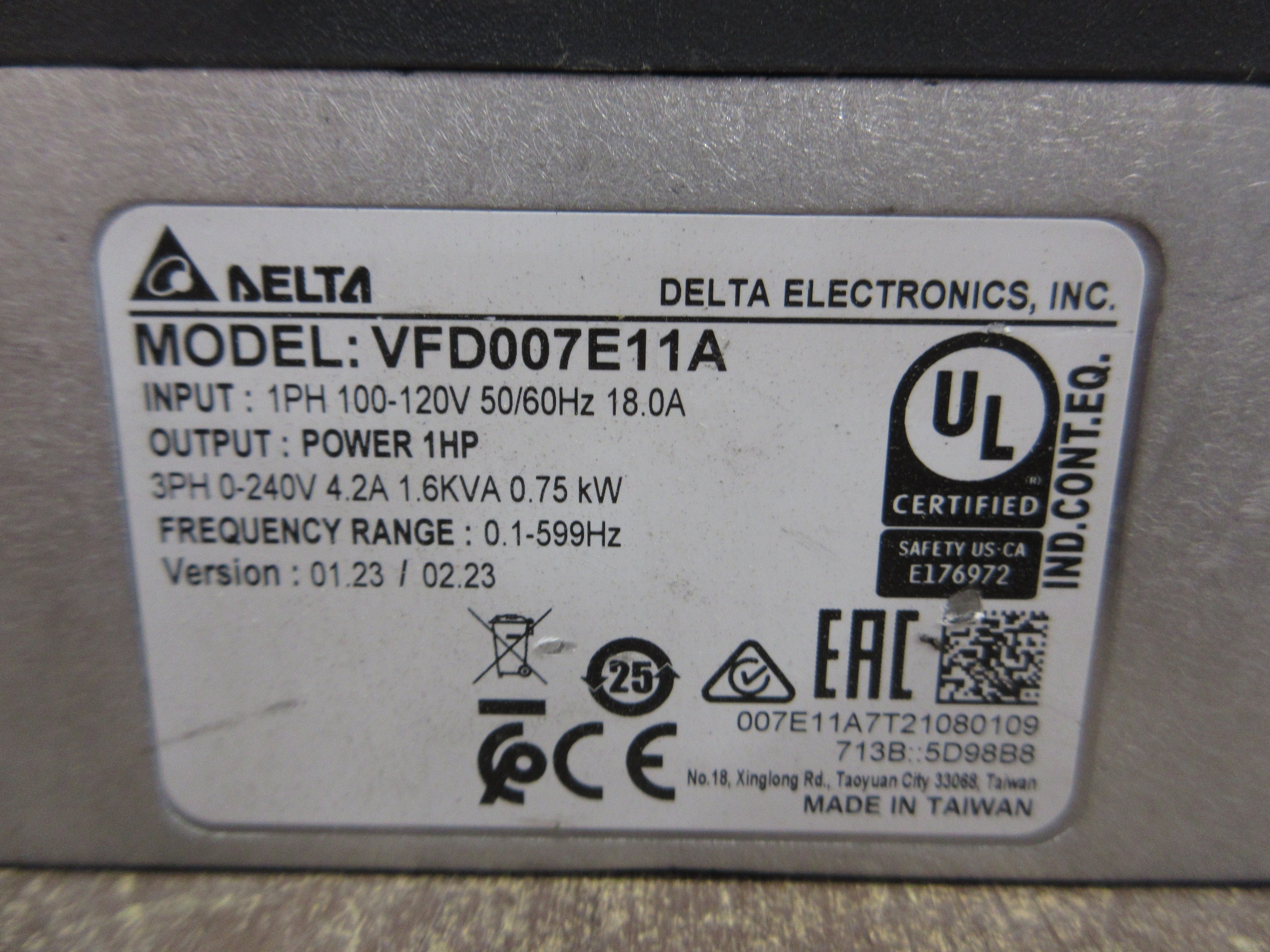 Delta AC Drive VFD007E11A 1HP *No Terminal Cover* *Chipped Corner* Used