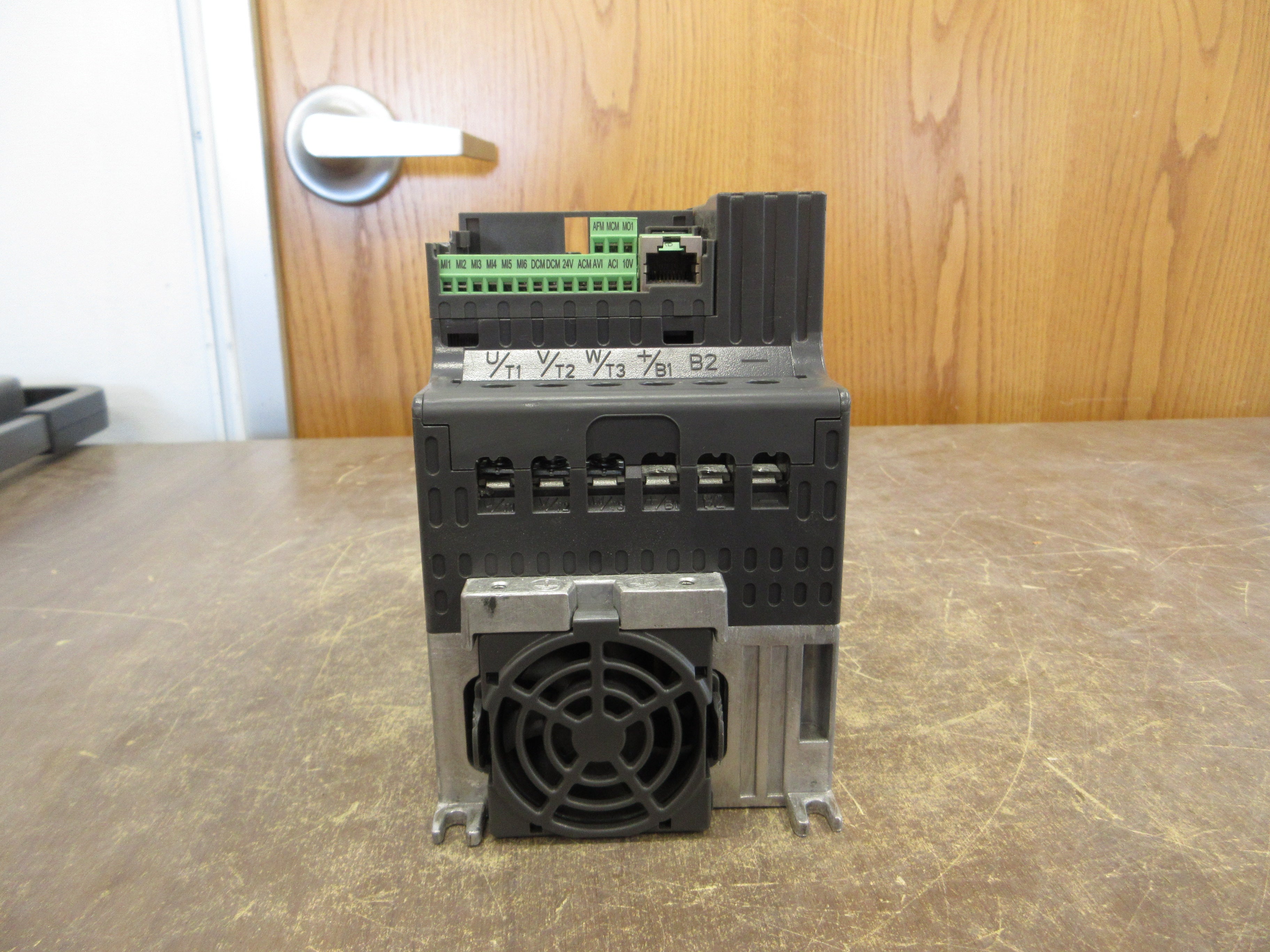 Delta AC Drive VFD007E11A 1HP *No Terminal Cover* *Chipped Corner* Used