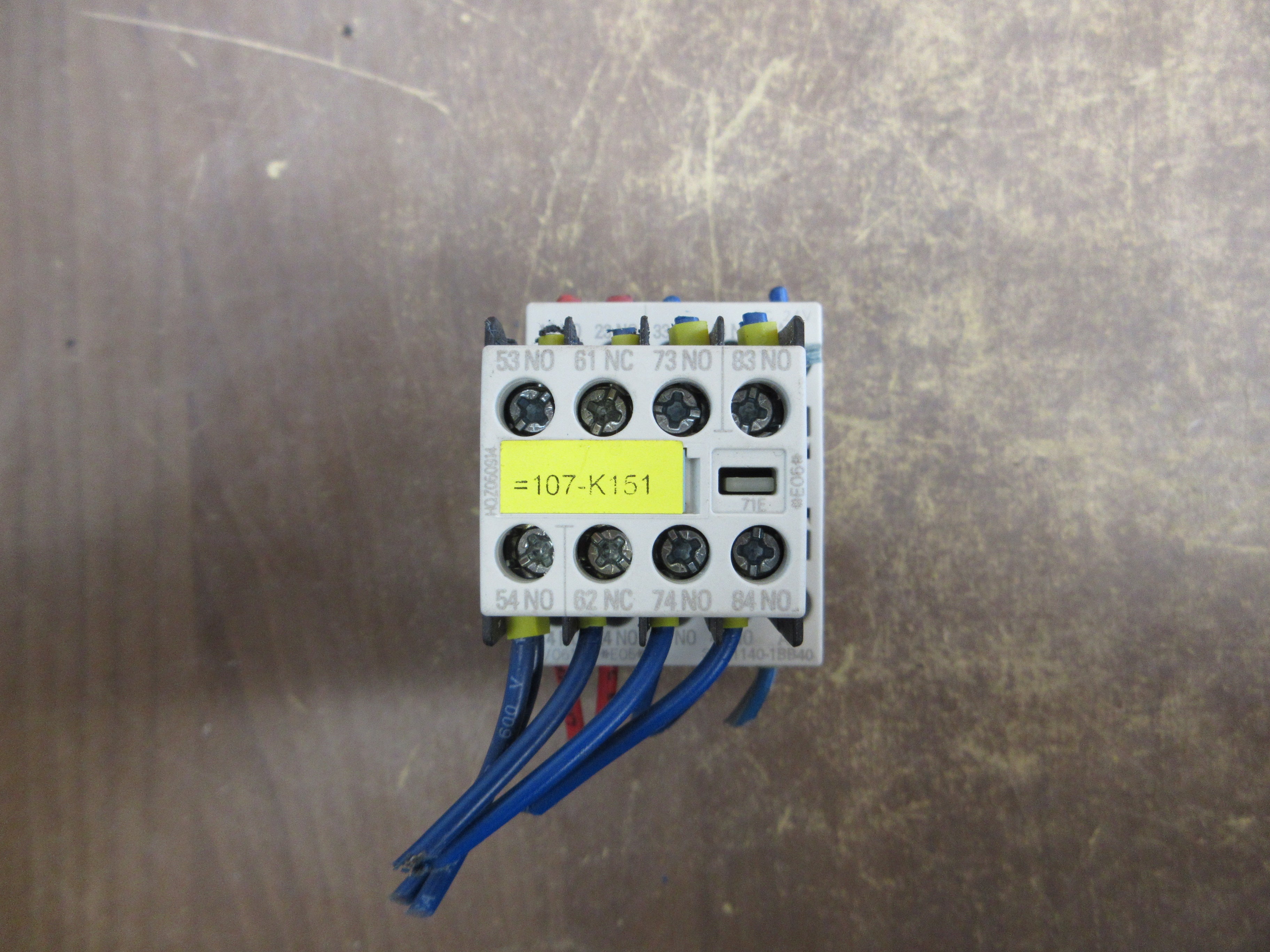 Siemens Sirius Contactor 3RH1140-1BB40 24VDC Coil 10A 600V w/Aux Contact Used