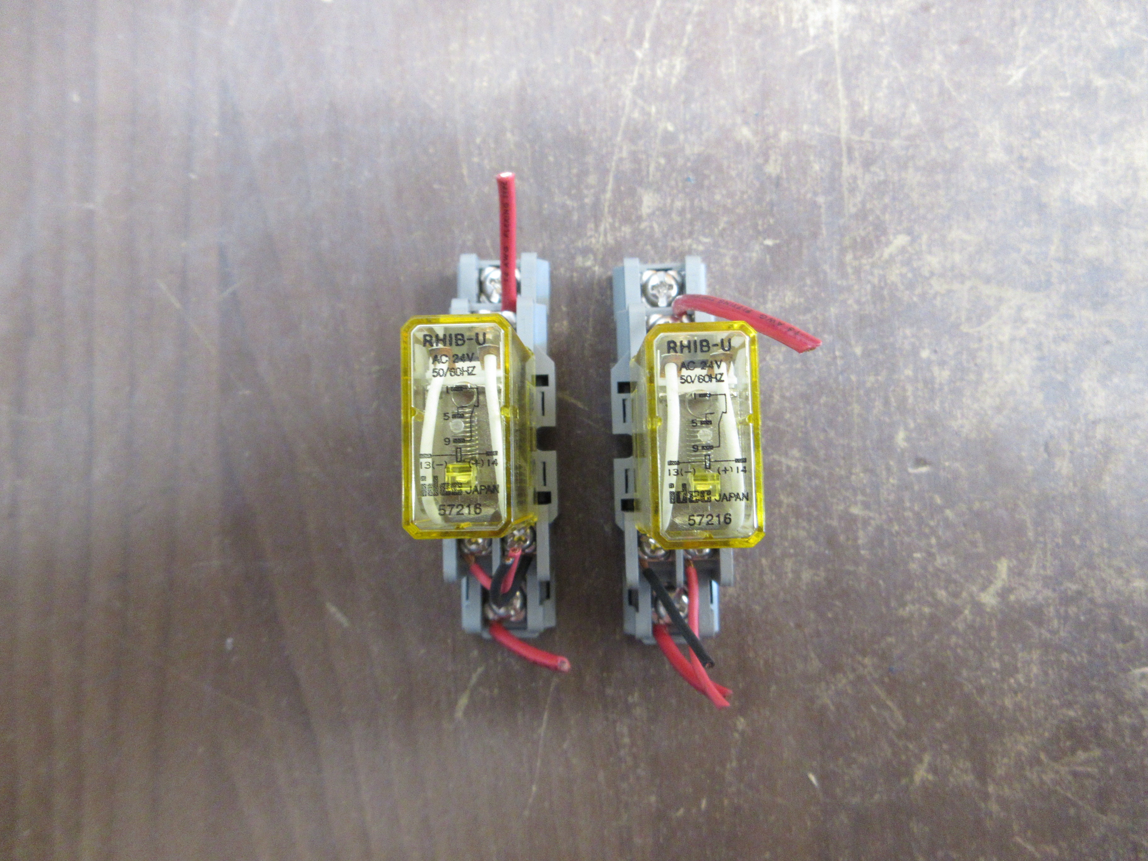 Idec Relay RHIB-U 24V Coil w/ Base *Lot of 2* Used