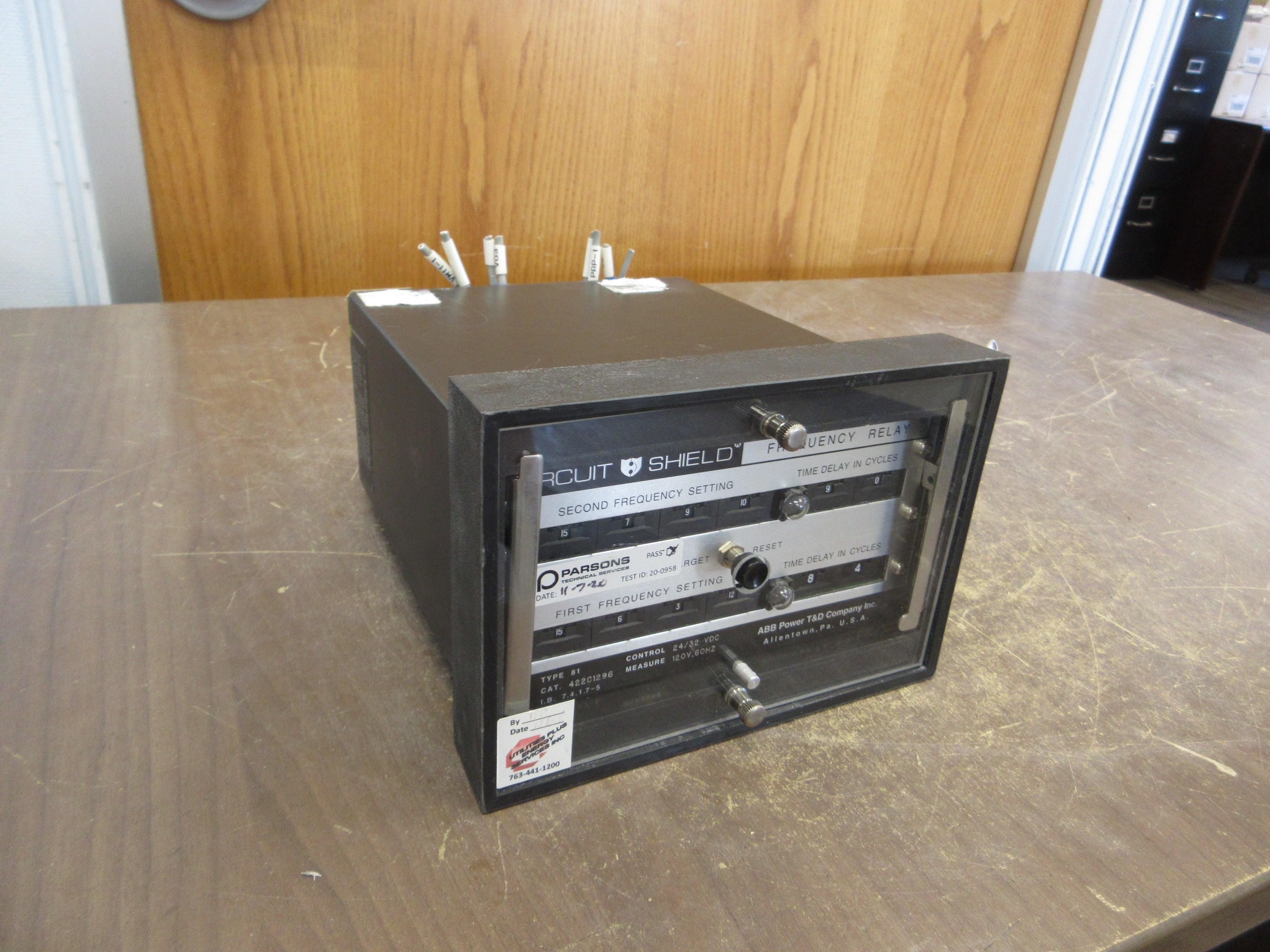 ABB Circuit Shield Type 81 Frequency Relay 422C1296 24/32VDC Used