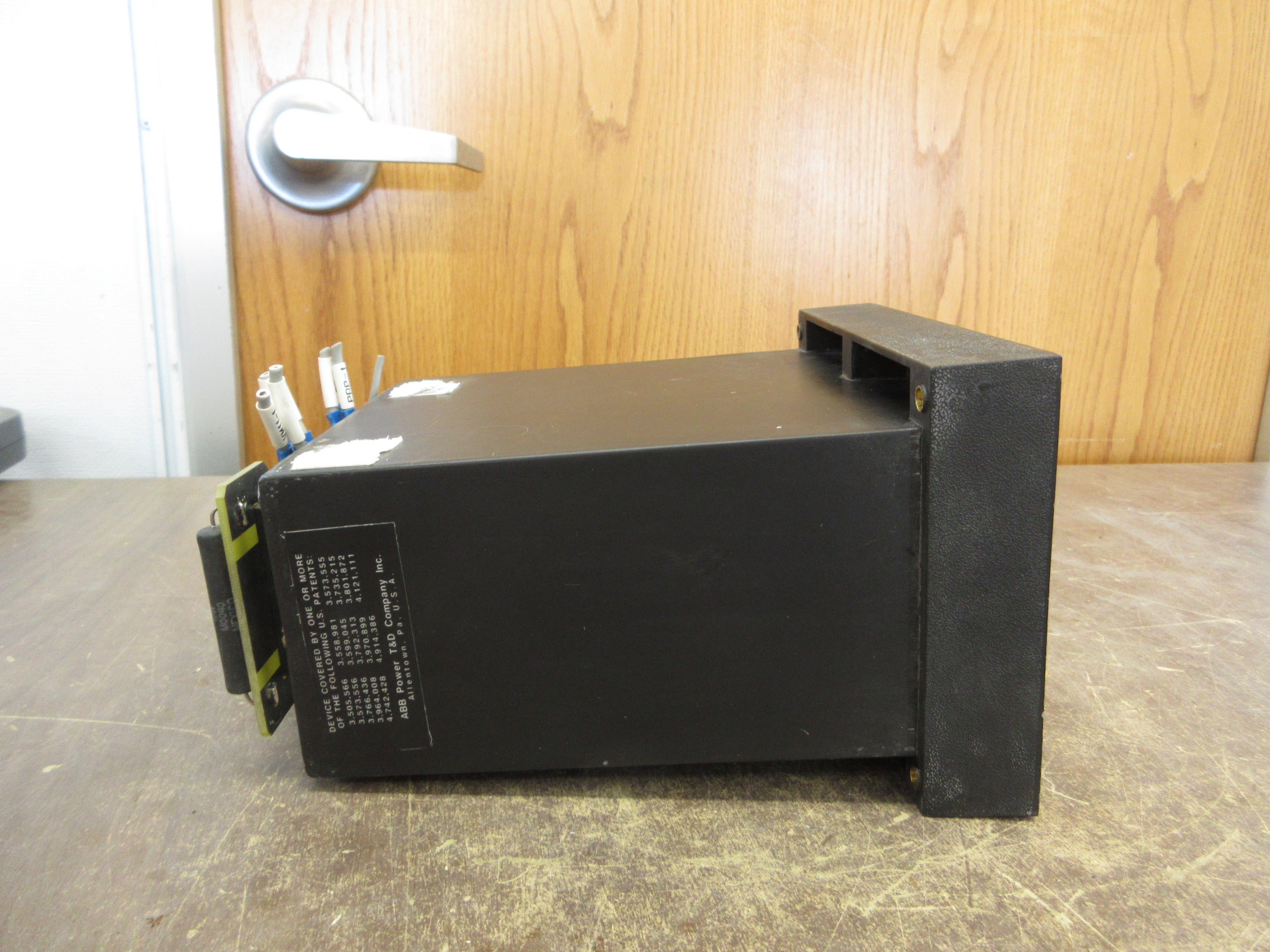 ABB Circuit Shield Type 81 Frequency Relay 422C1296 24/32VDC Used