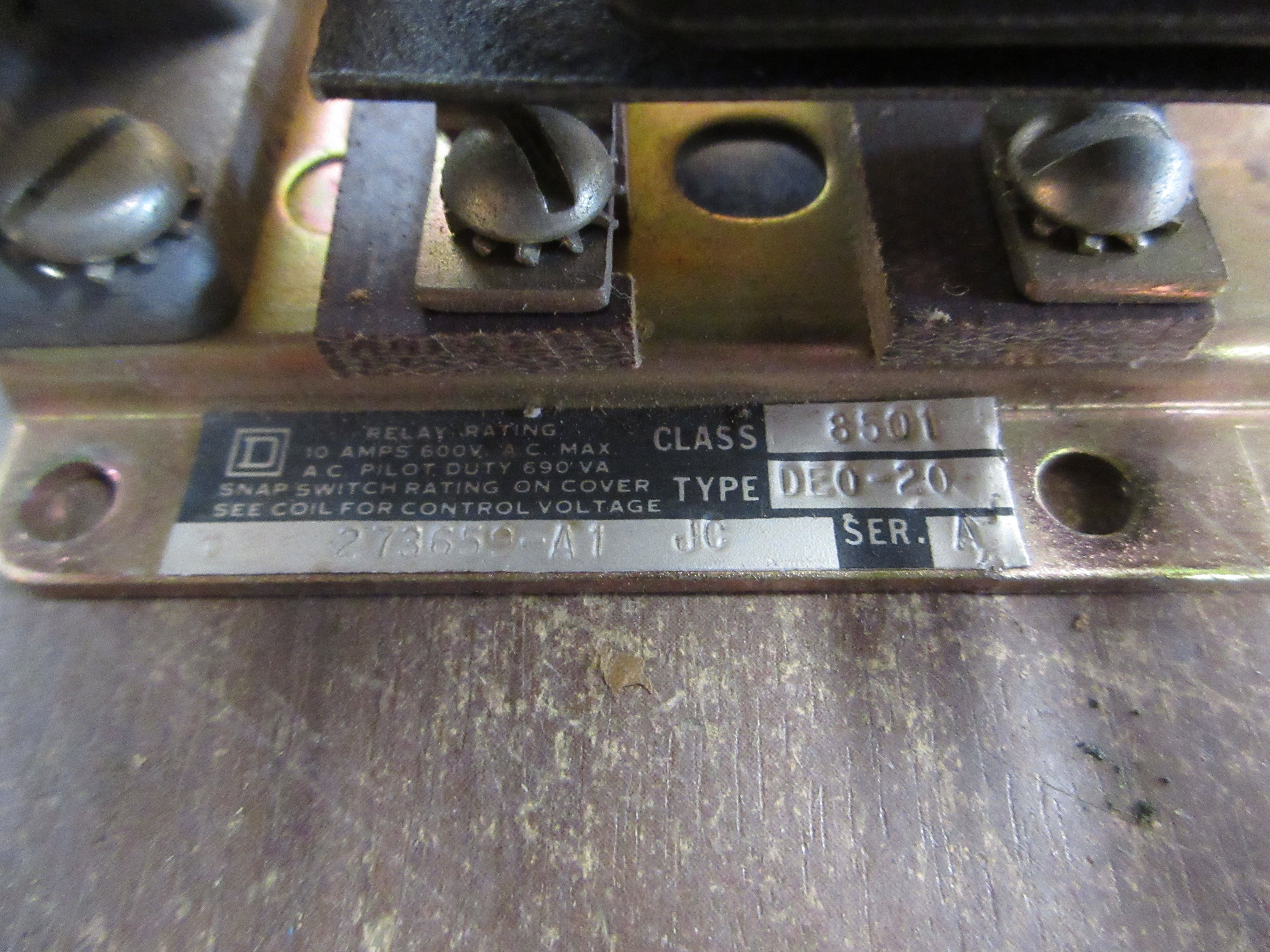 Square D Timing Relay 8501 DEO-20 Ser. A 120V Coil *Missing (2) Terminal Screws*