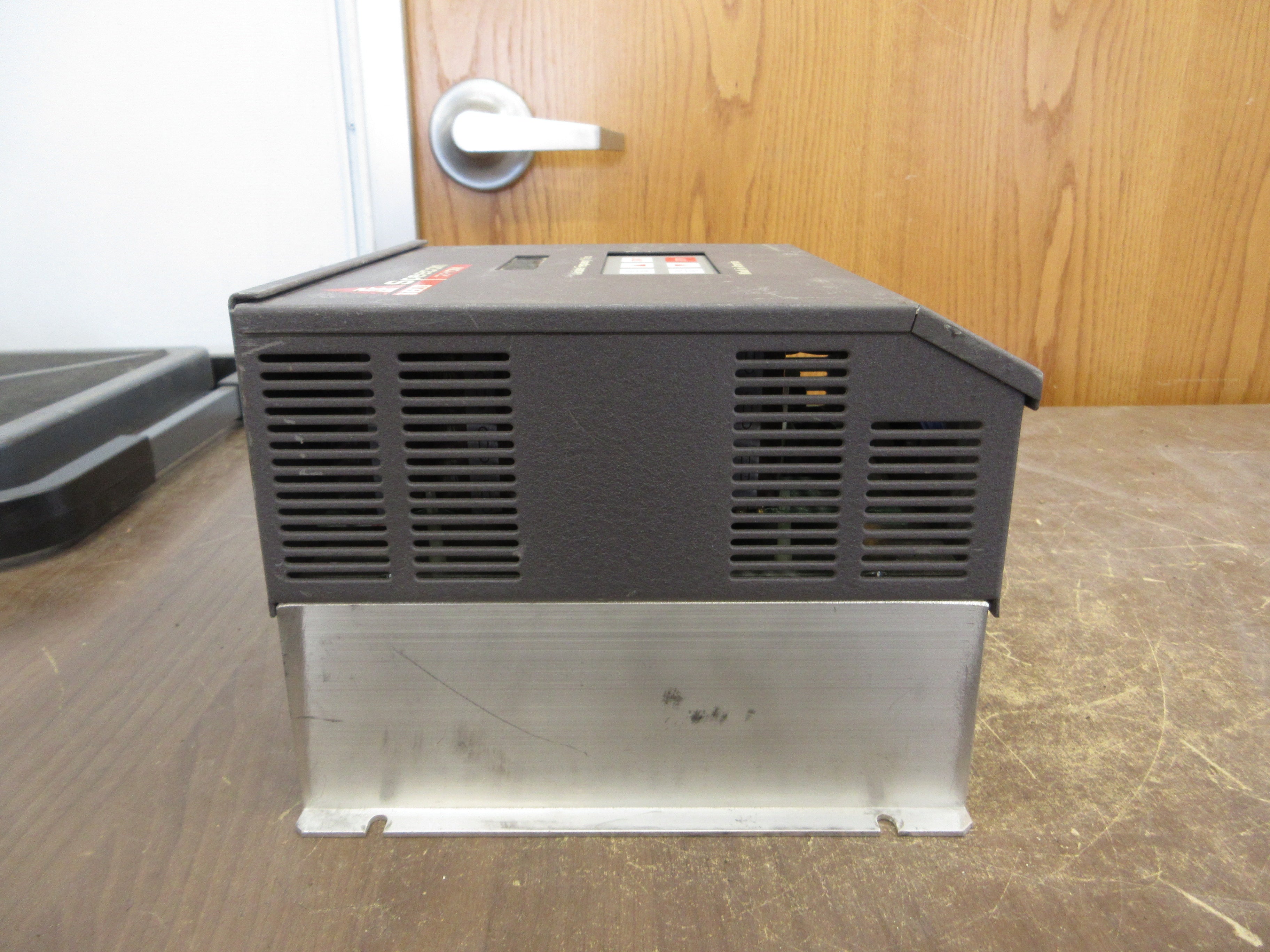 Teco Speecon 7210M AC Drive M2-0050-311 5HP 3Ph *No Cover Screws* Used