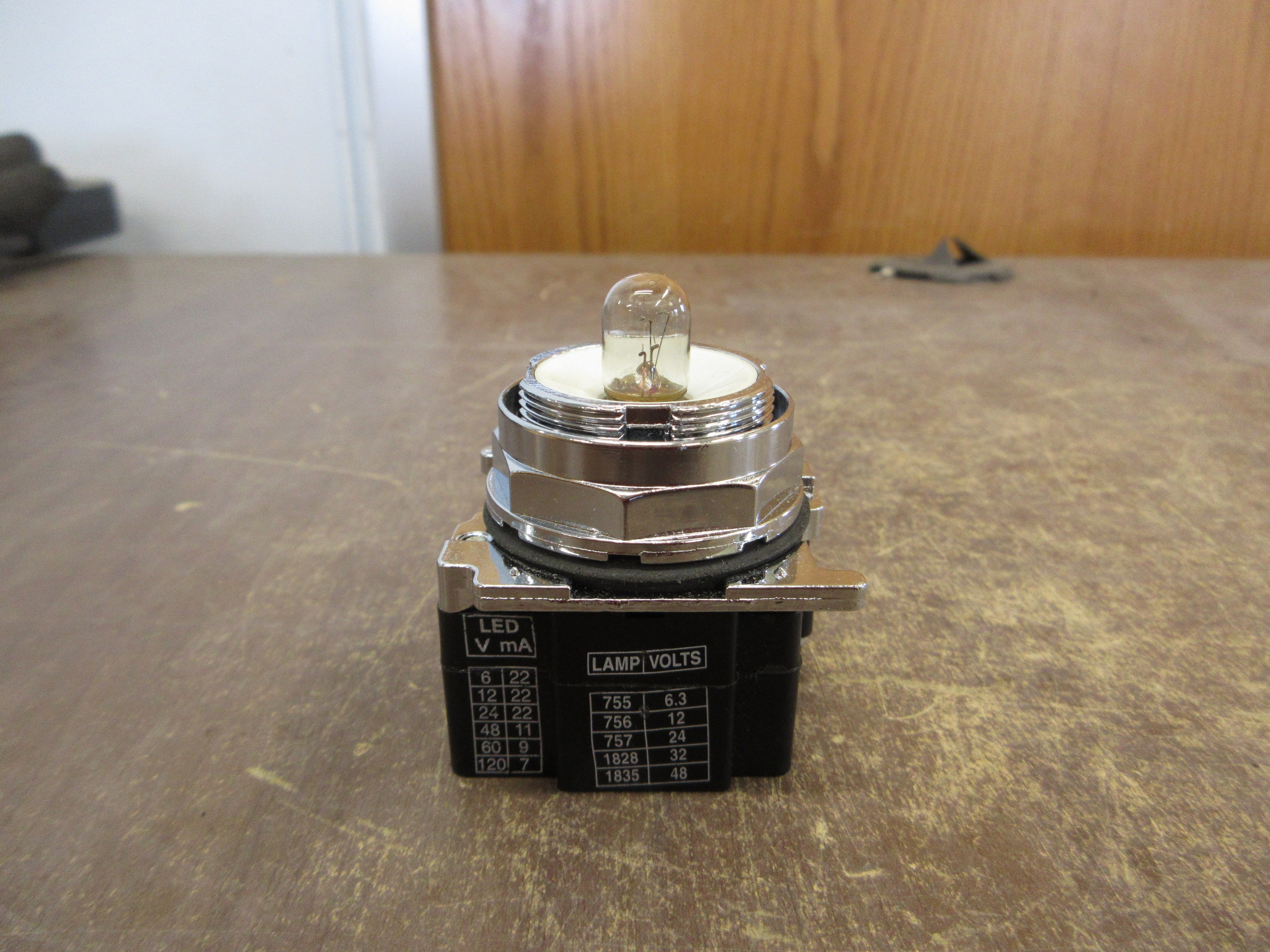 Eaton Indicator Light 10250T206N Ser. B2 24V Nema 4X New Surplus