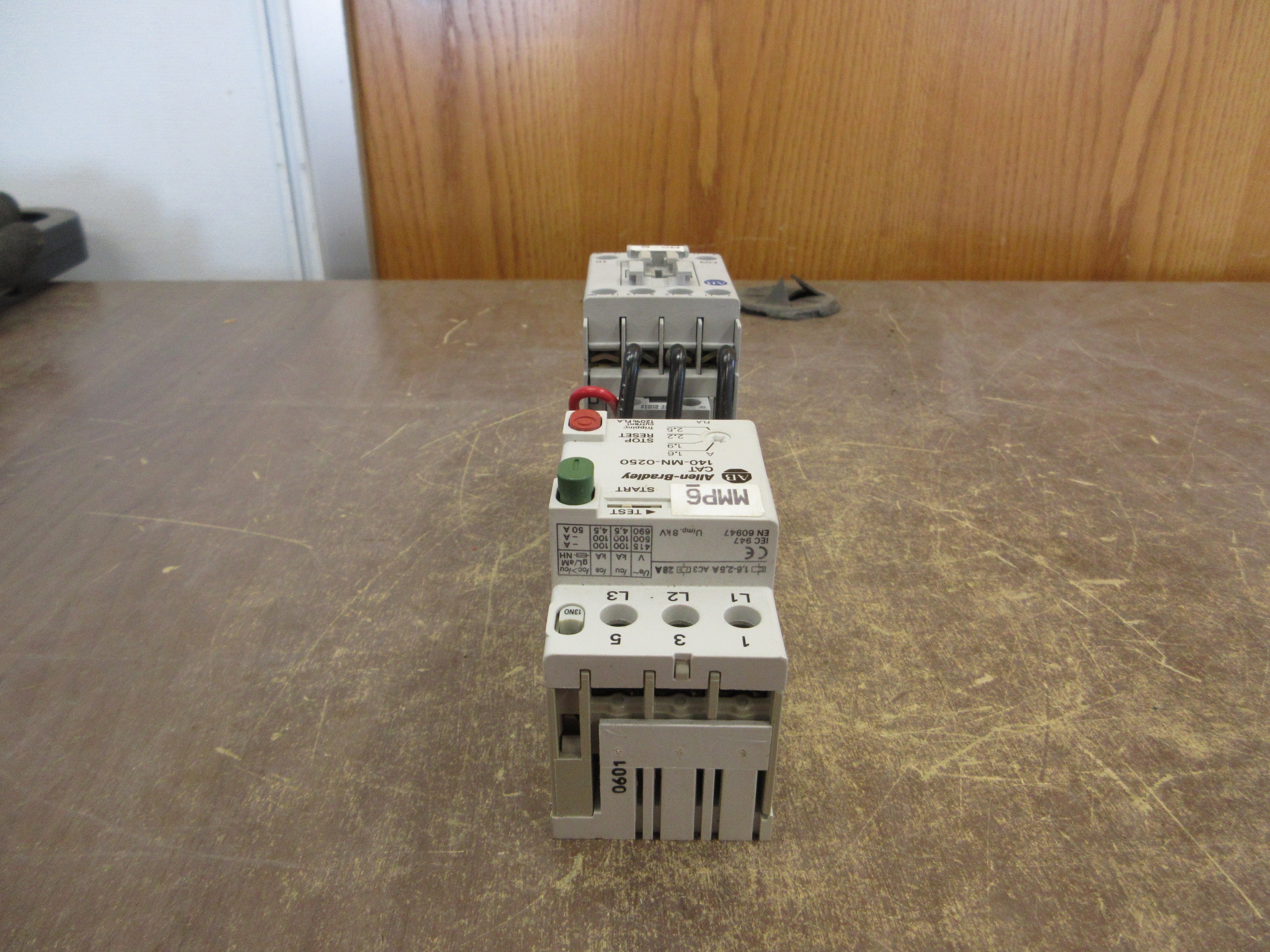 Allen-Bradley Starter 100-C09*10 / 140-MN-0250 120V Coil Trip: 1.6-2.5A Used