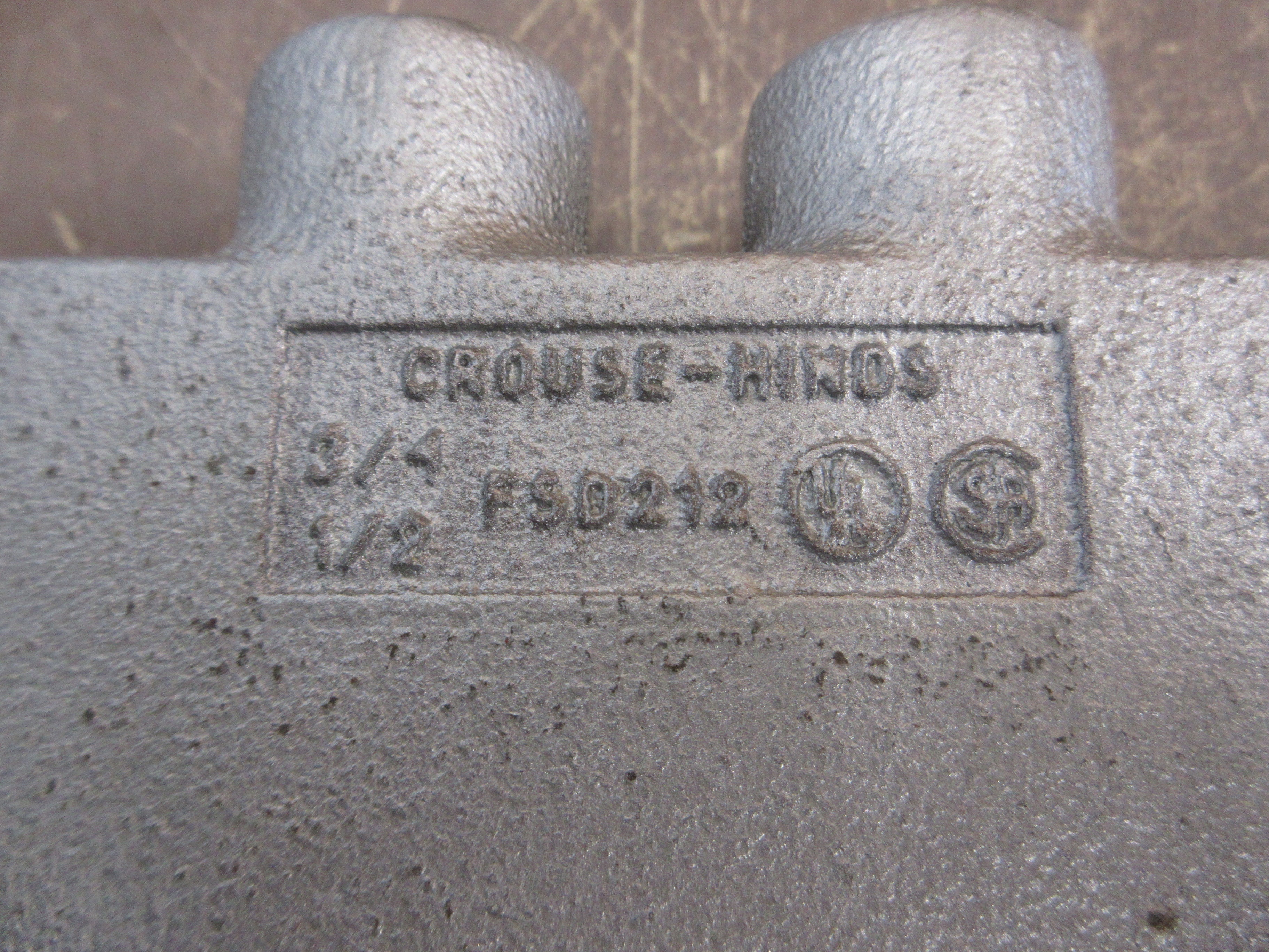 Cooper Crouse-Hinds Condulet Cast Device Box FSD212 Size: 3/4" Two-Gang