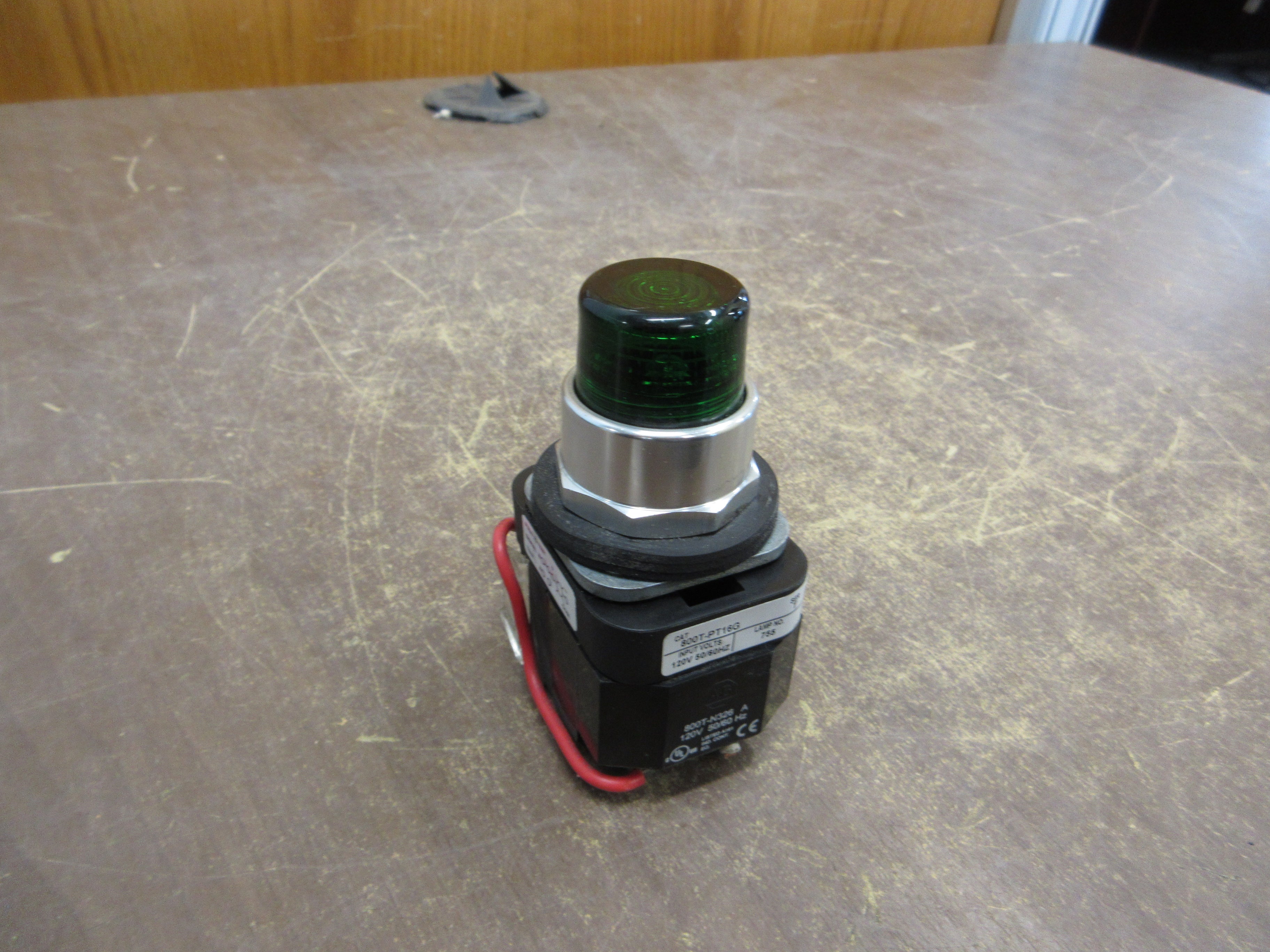 Allen-Bradley Illuminated Push Button 800T-PT16G Ser. T Green 120V 50/60Hz Used