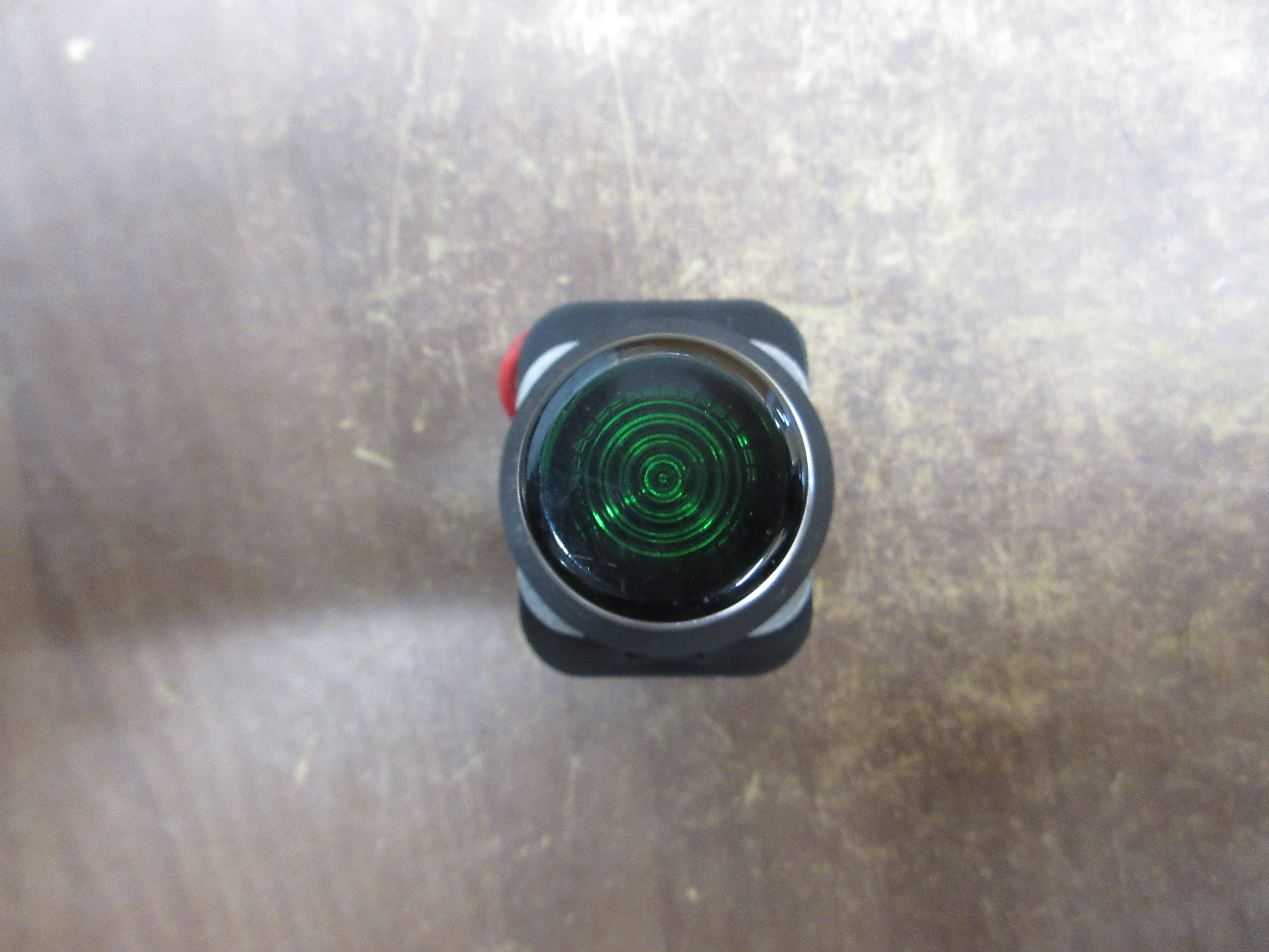 Allen-Bradley Illuminated Push Button 800T-PT16G Ser. T Green 120V 50/60Hz Used
