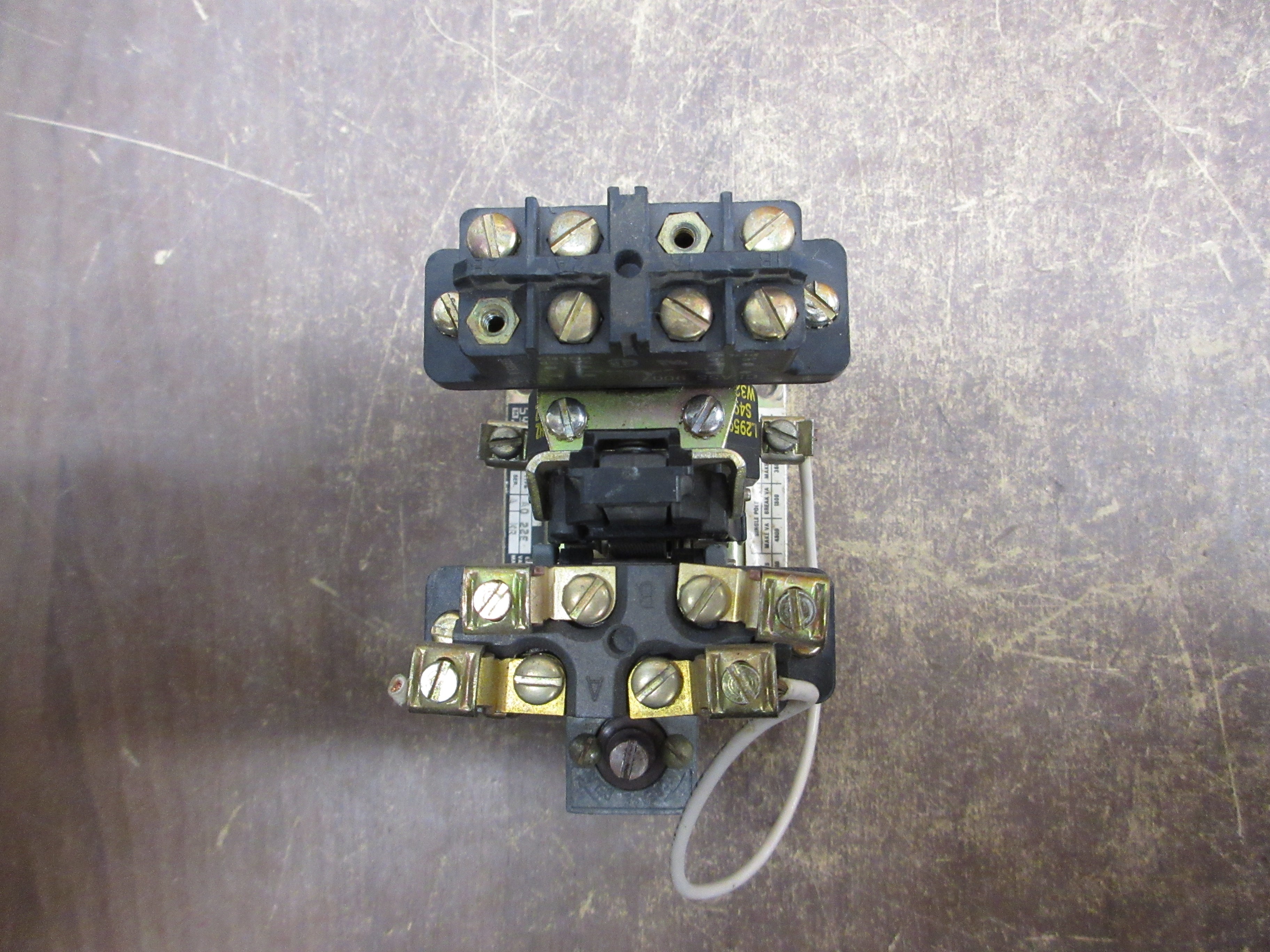 Square D Pneumatic Timing Relay 9050 AO 22E Ser. A 120V Coil Used