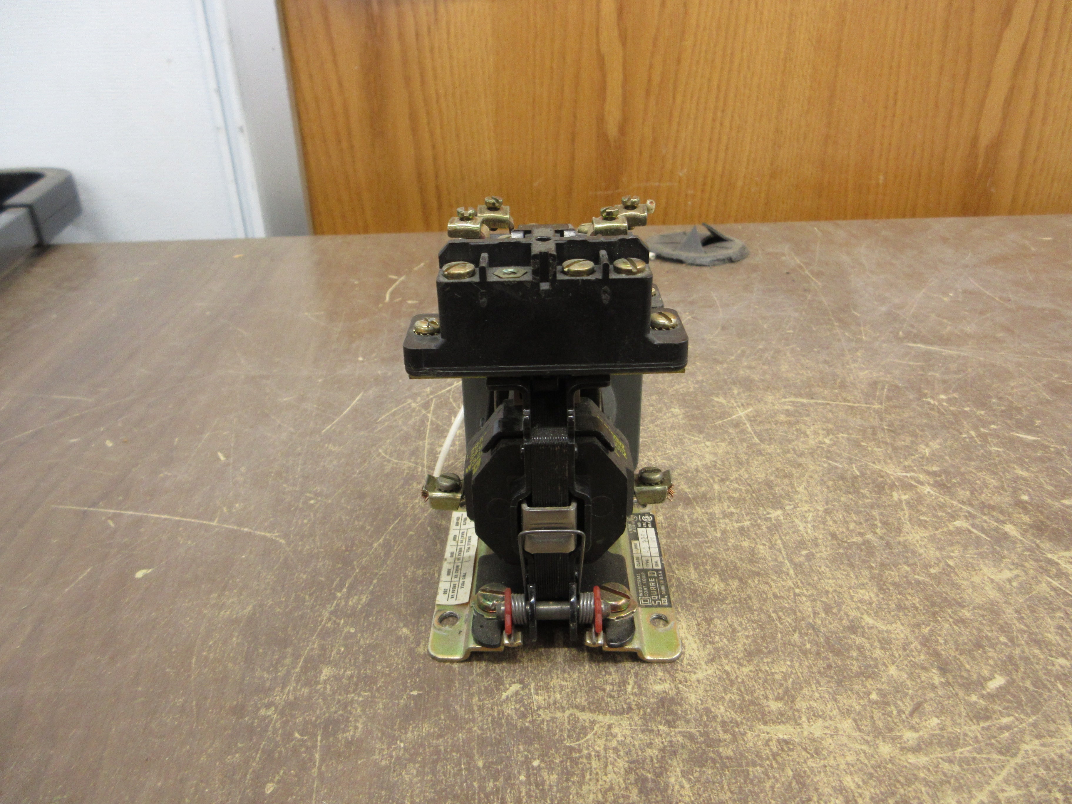 Square D Pneumatic Timing Relay 9050 AO 22E Ser. A 120V Coil Used