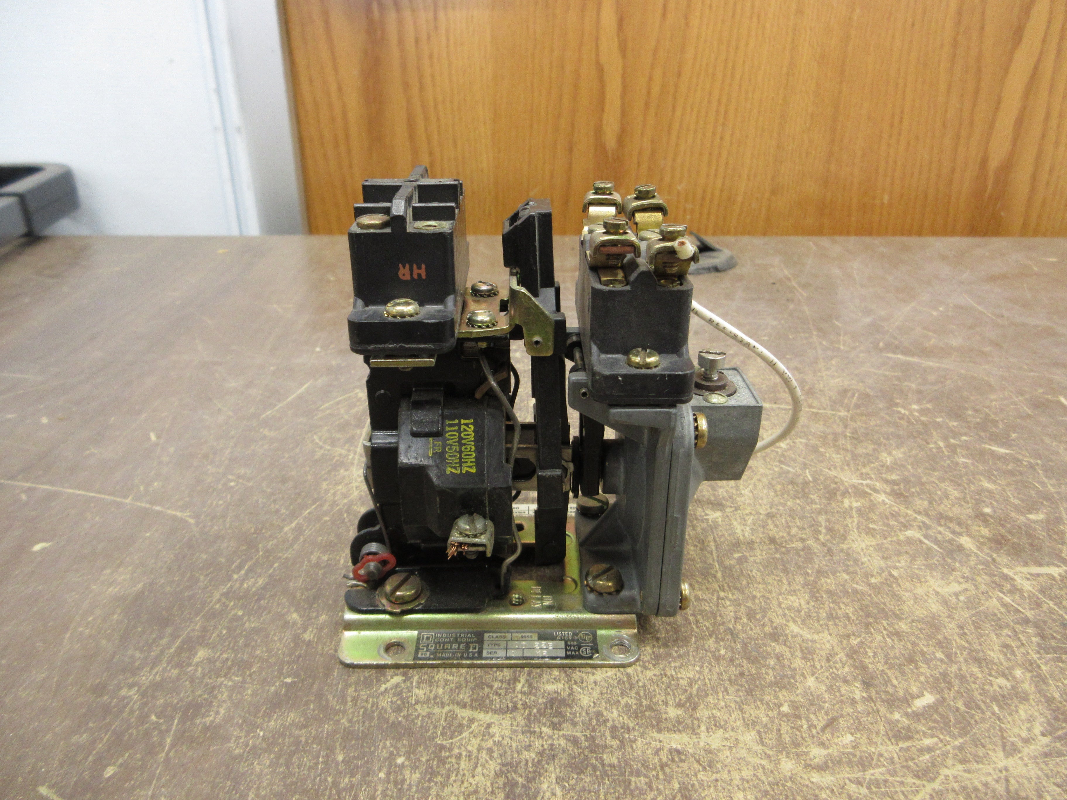 Square D Pneumatic Timing Relay 9050 AO 22E Ser. A 120V Coil Used