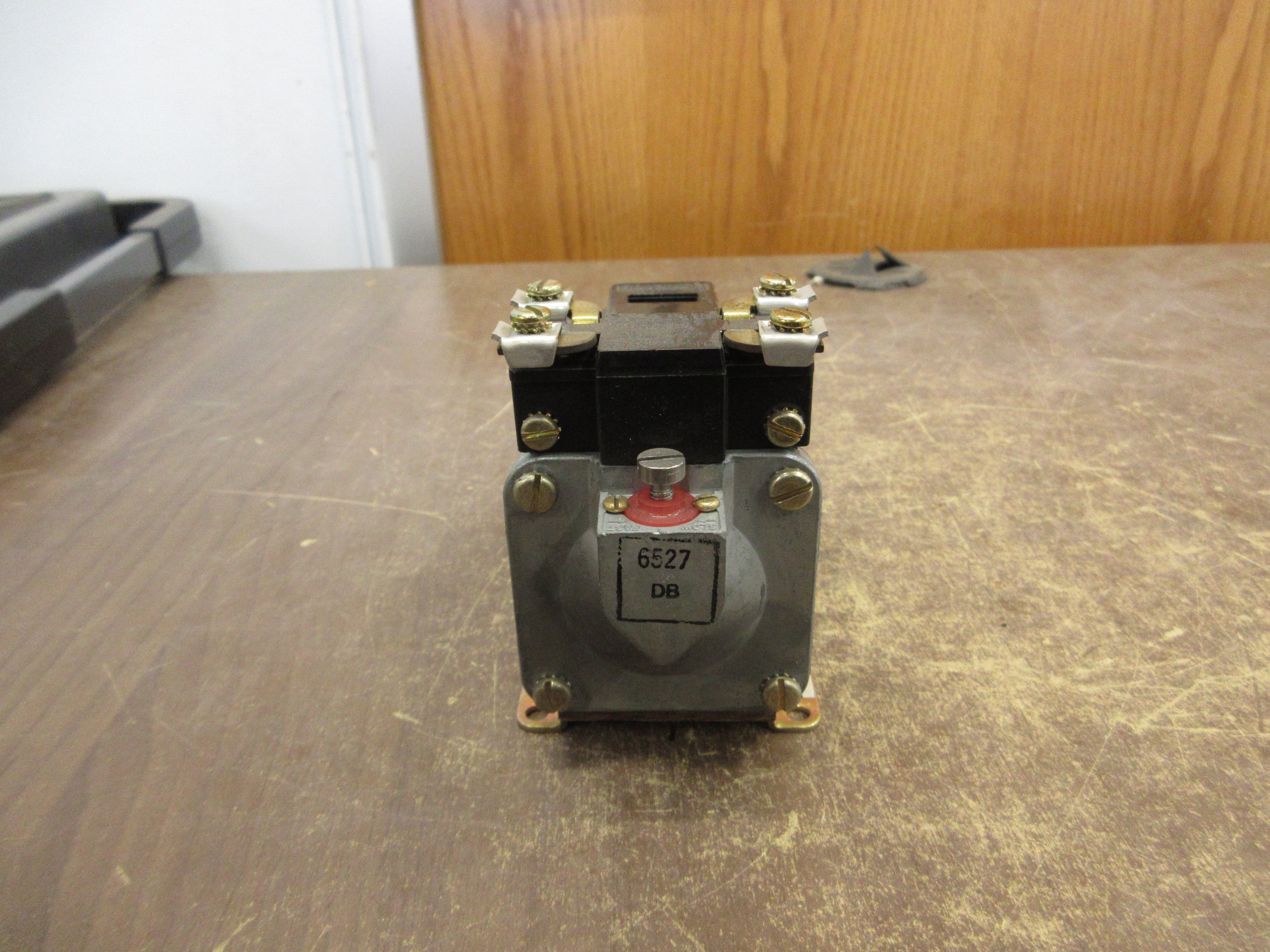 Square D Timing Relay 8501 DEO-20 Ser. A 120V Coil Used