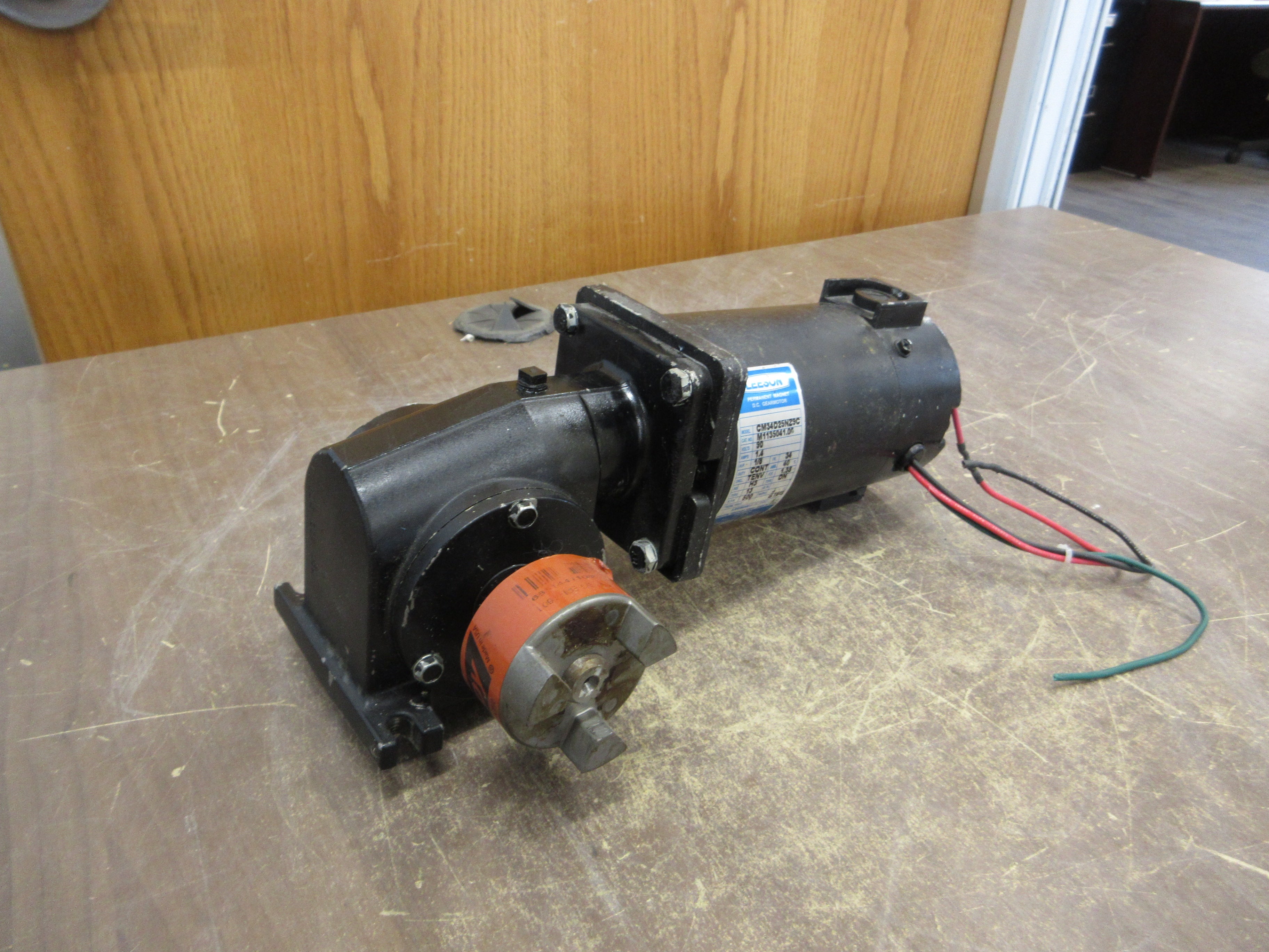Leeson CM34D25NZ9C DC Gearmotor M1135041.00 1/8HP 90V 1.4A 500RPM Frame: 34 Used