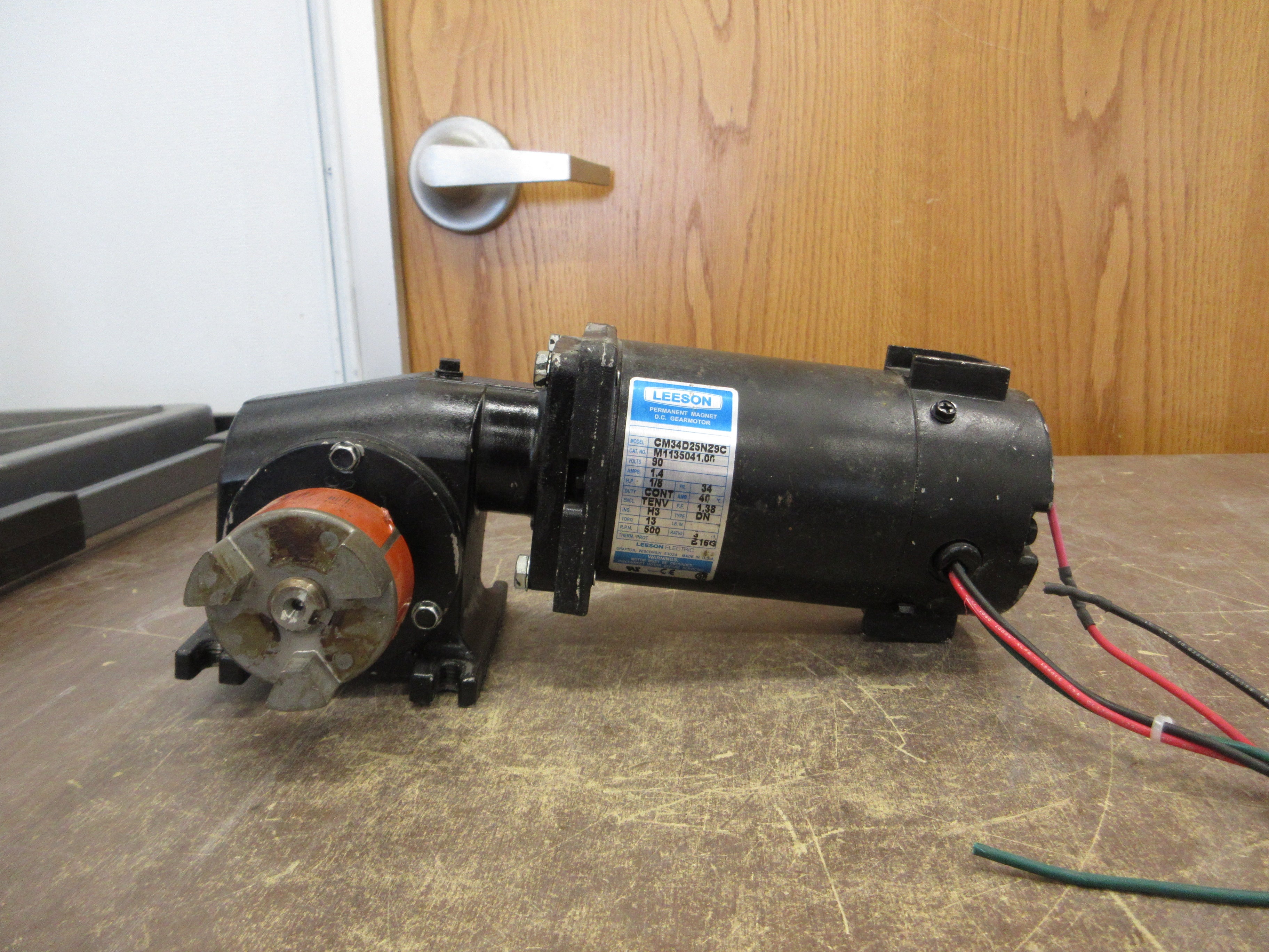Leeson CM34D25NZ9C DC Gearmotor M1135041.00 1/8HP 90V 1.4A 500RPM Frame: 34 Used
