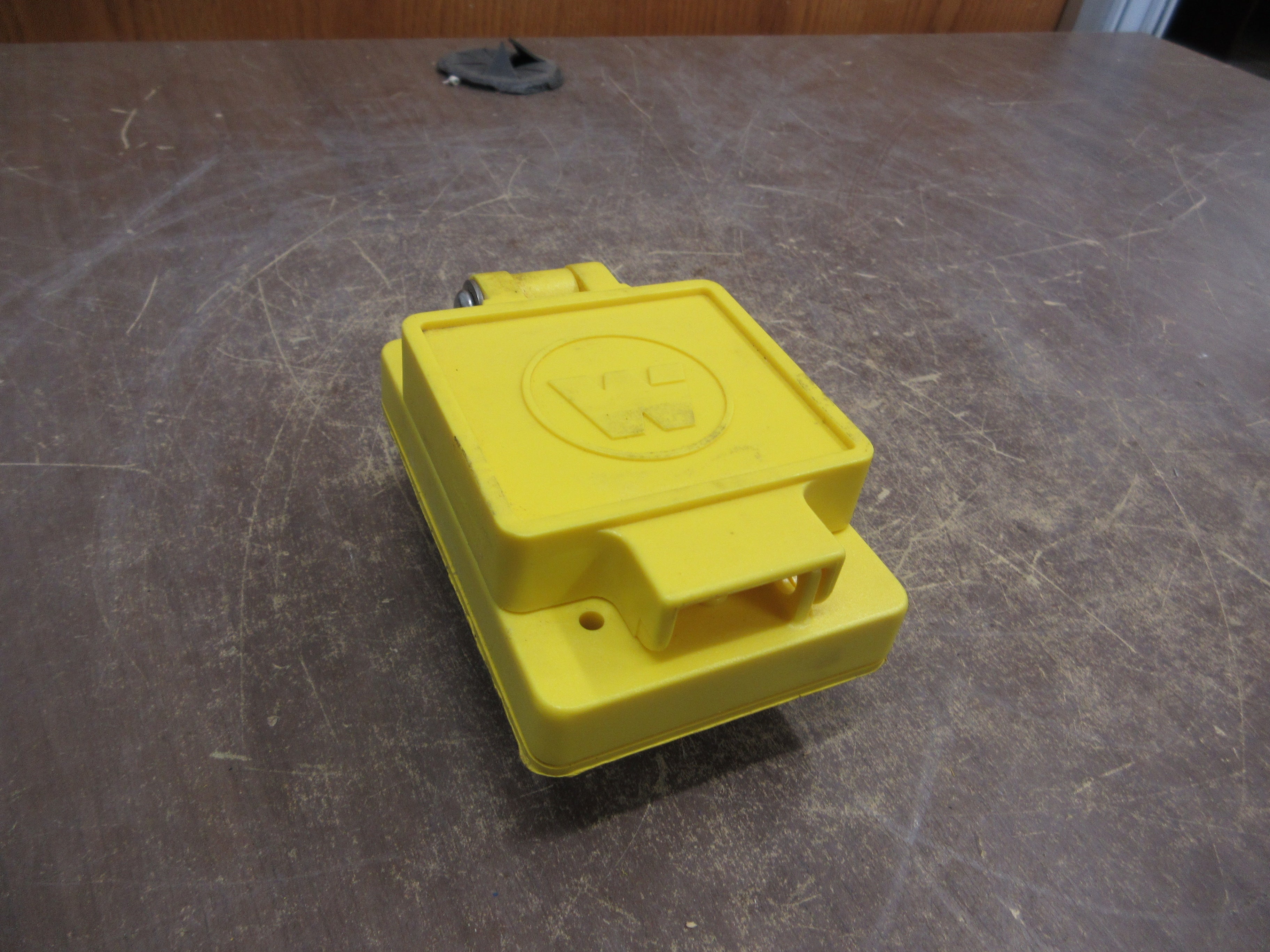 Daniel Woodhead Wet Location Receptacle 50-1651 15A 125V Used