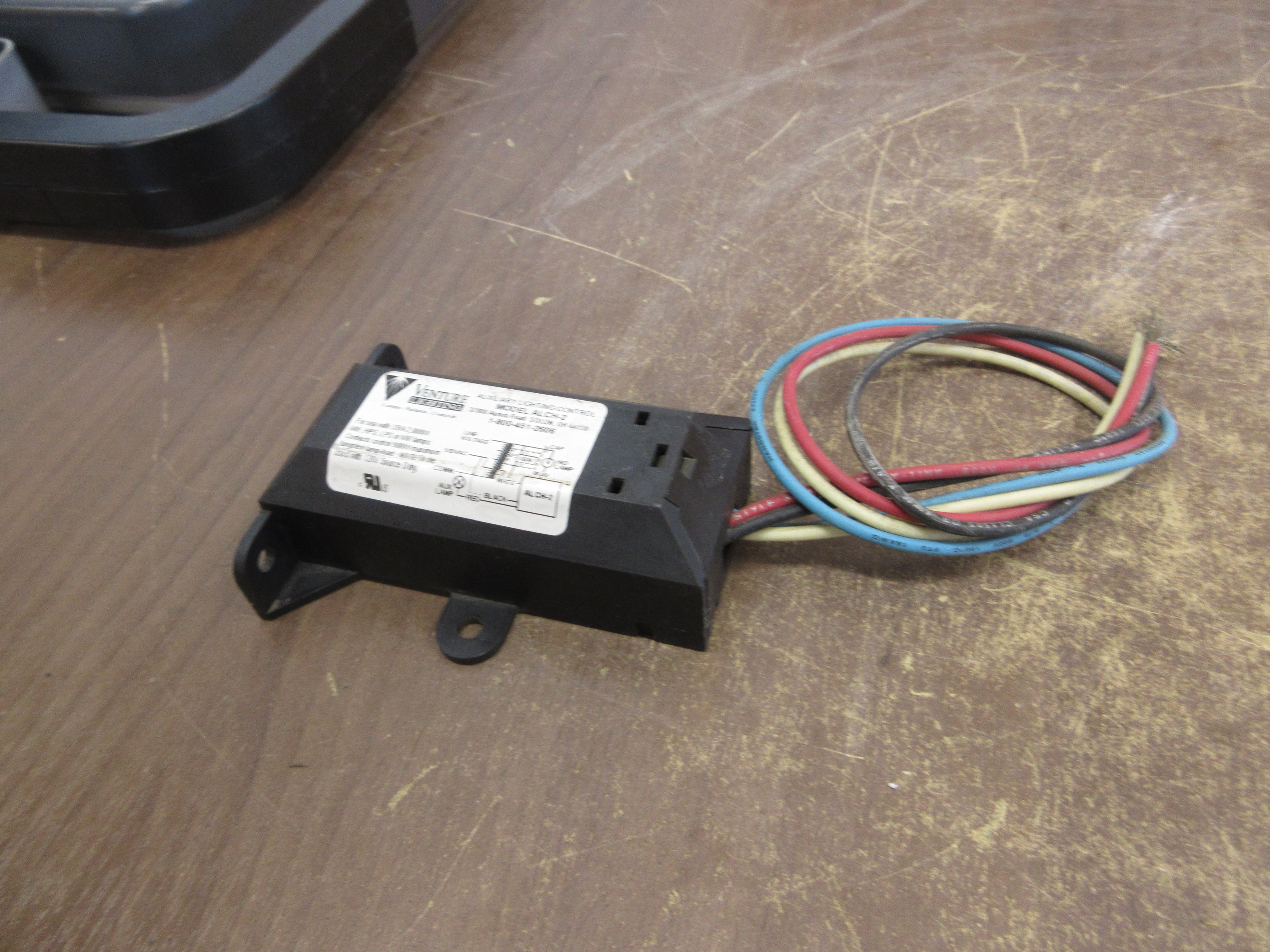 Venture Lighting Auxiliary Lighting Control ALCH-2 35-2000W 120V Used