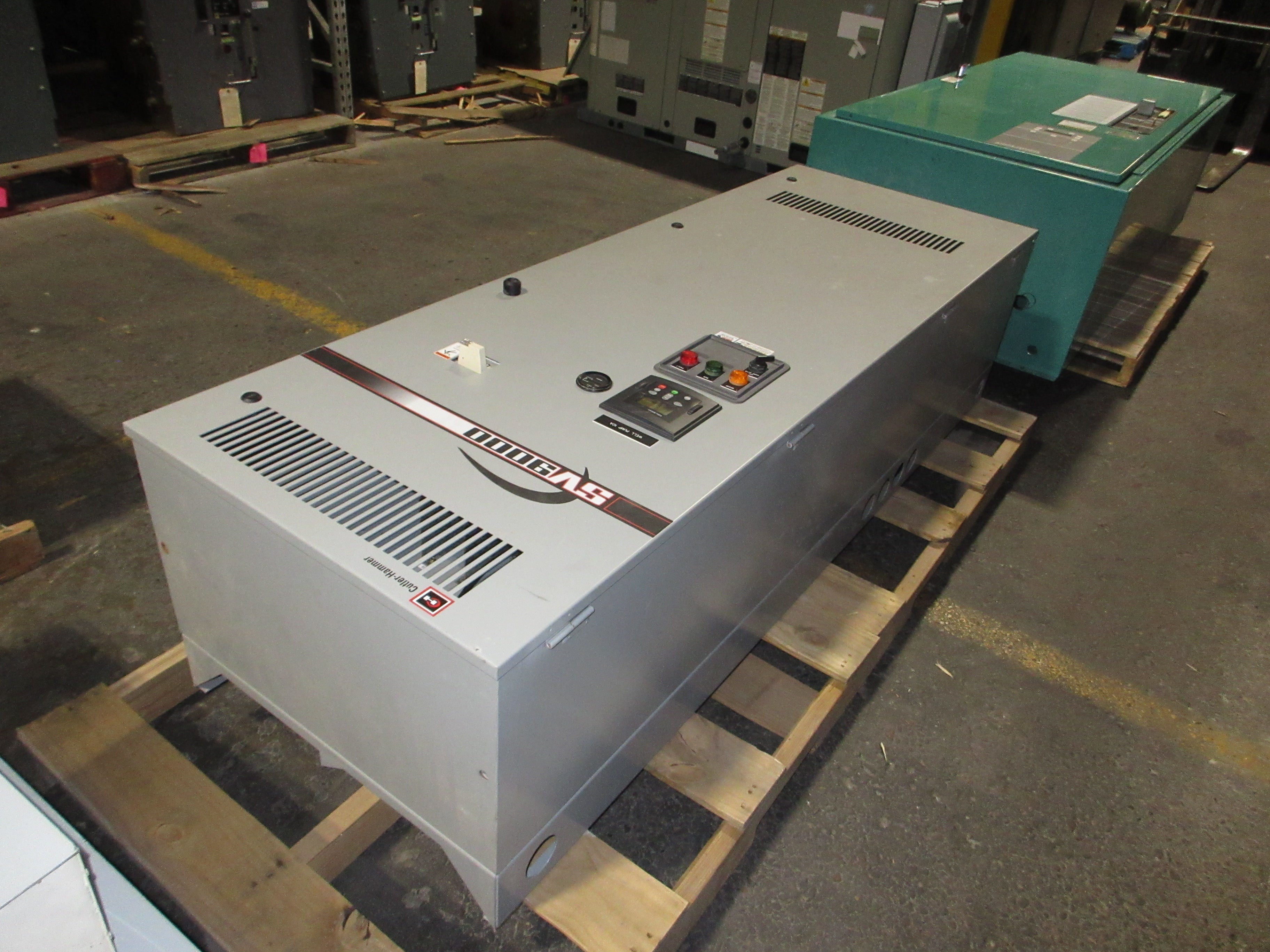 Eaton SV9000 AC Drive SV9100AGV5M0A00CL10 100HP 3Ph w/ Keypad Used