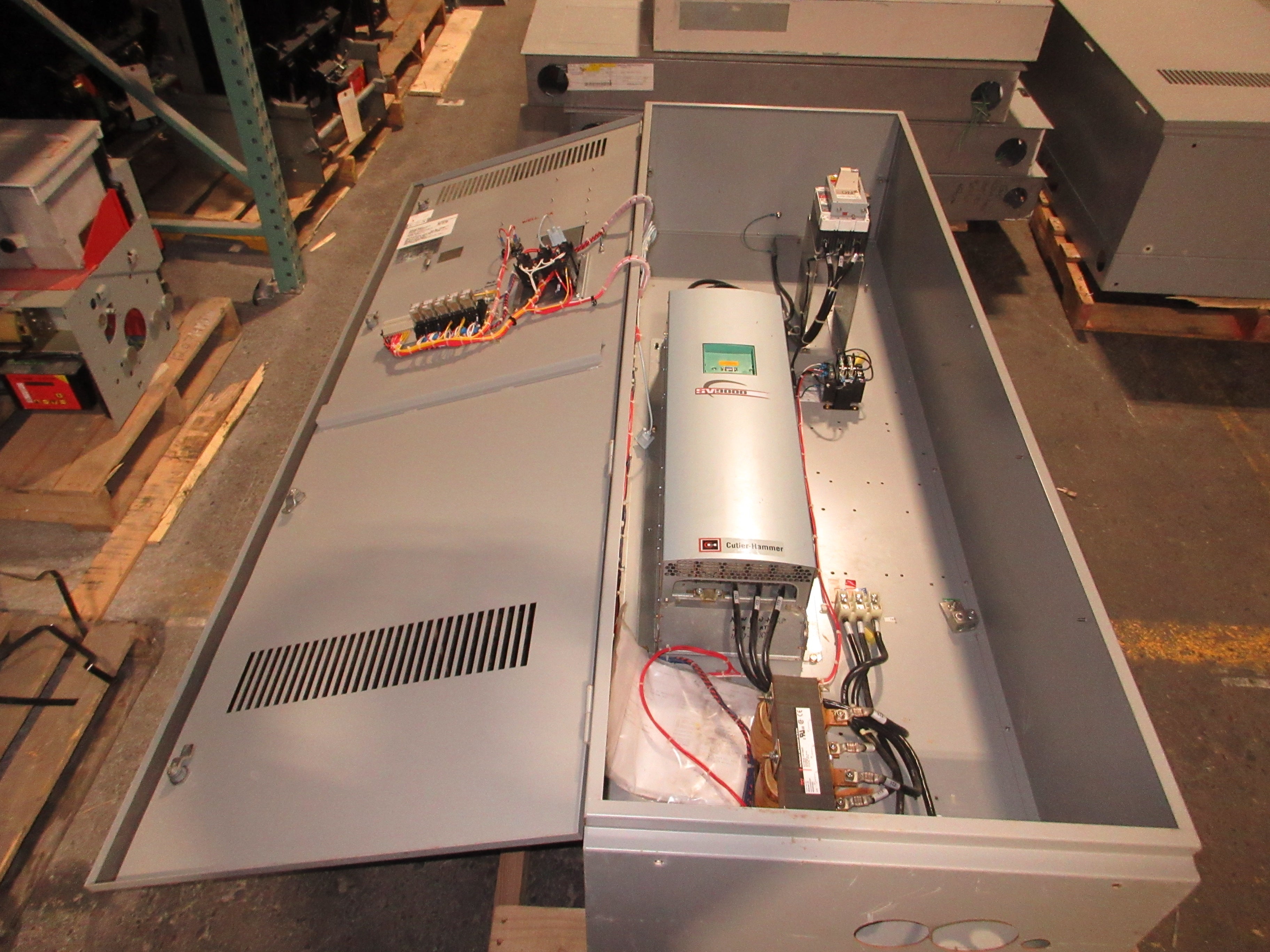 Eaton SV9000 AC Drive SV9100AGV5M0A00CL10 100HP 3Ph w/ Keypad Used