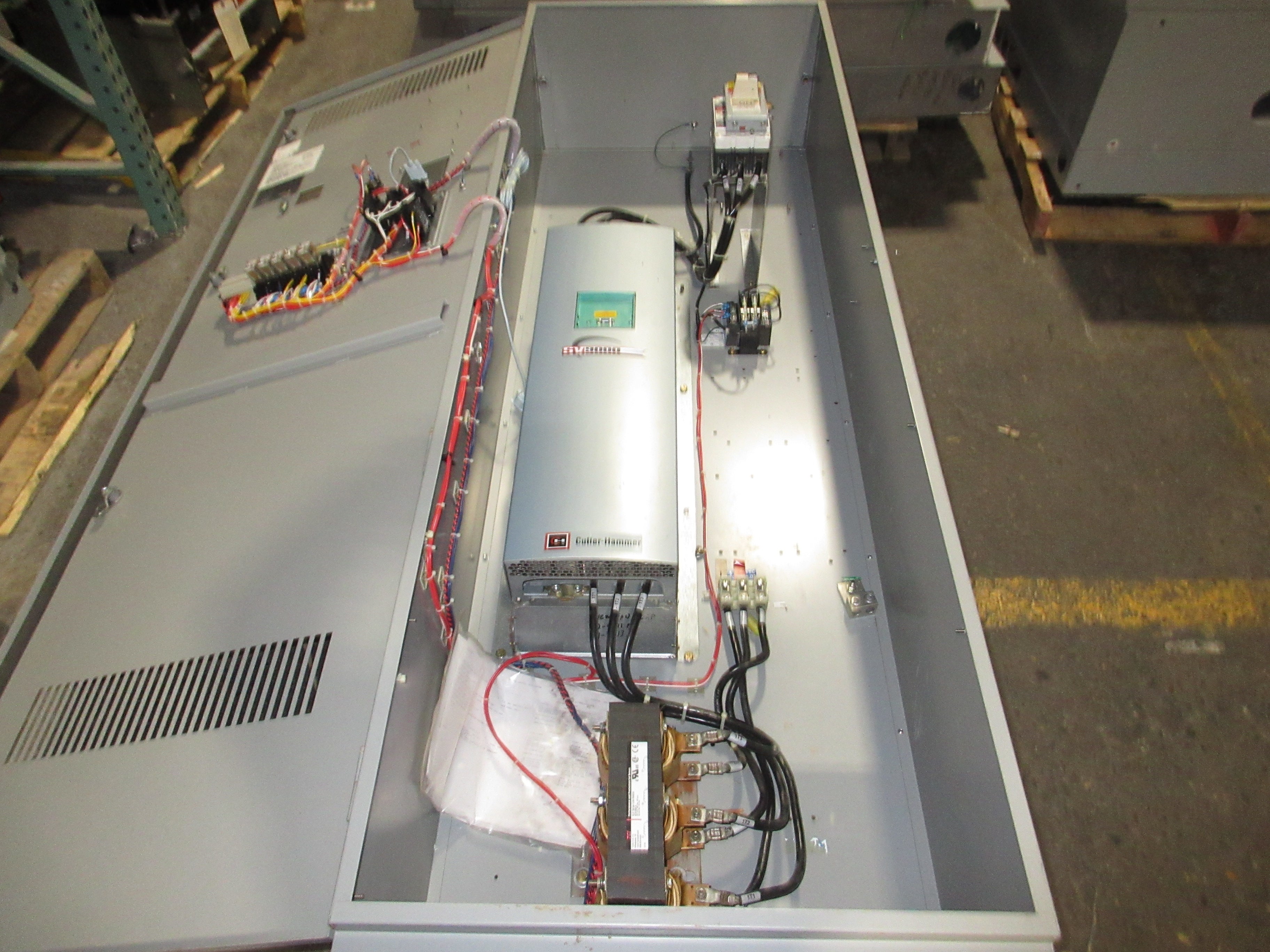 Eaton SV9000 AC Drive SV9100AGV5M0A00CL10 100HP 3Ph w/ Keypad Used