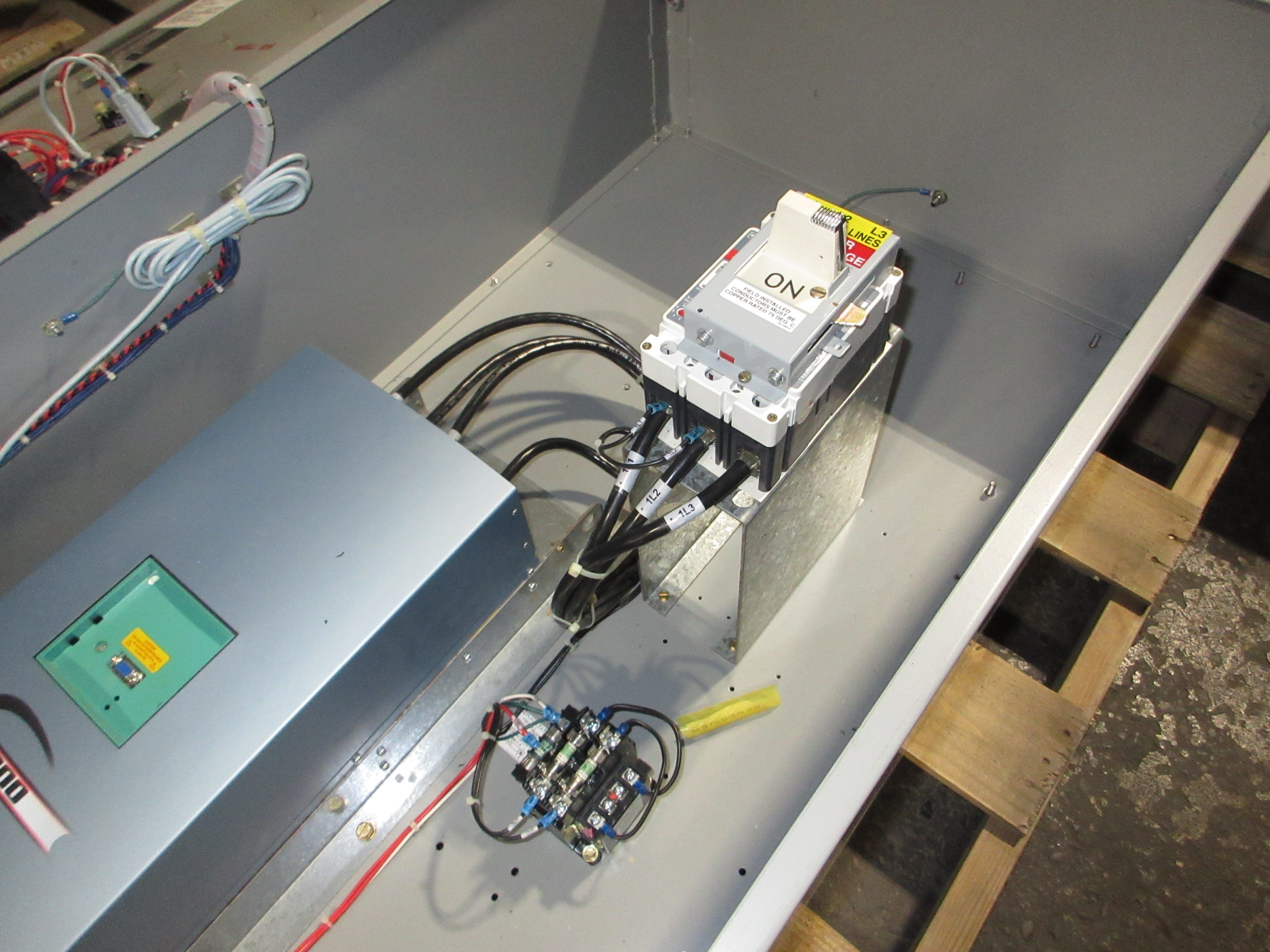 Eaton SV9000 AC Drive SV9100AGV5M0A00CL10 100HP 3Ph w/ Keypad Used