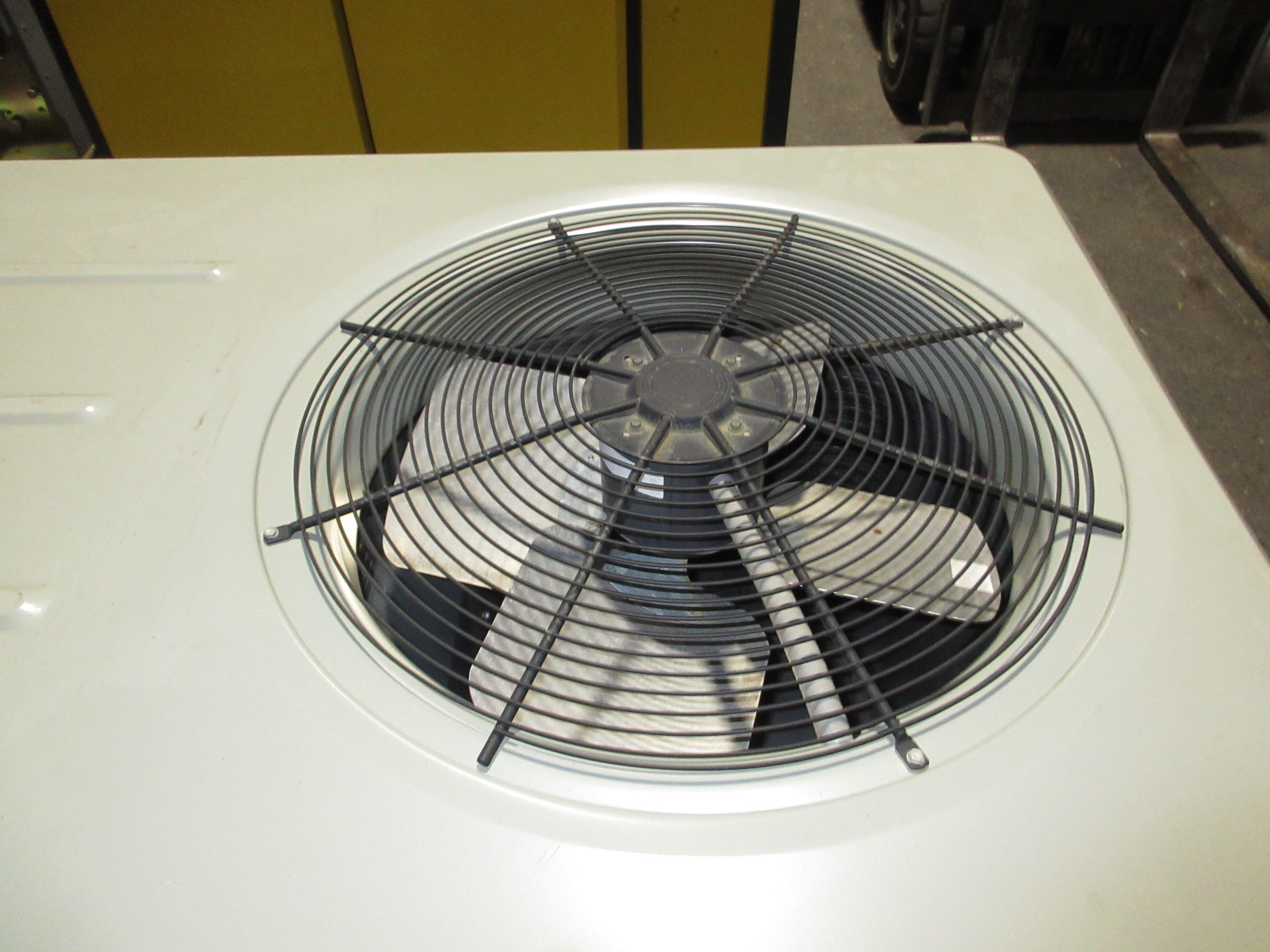 Trane Rooftop Unit YSC060E3RHA1SD 5-ton 208-230V 60Hz 3Ph MFD: 2015 Used