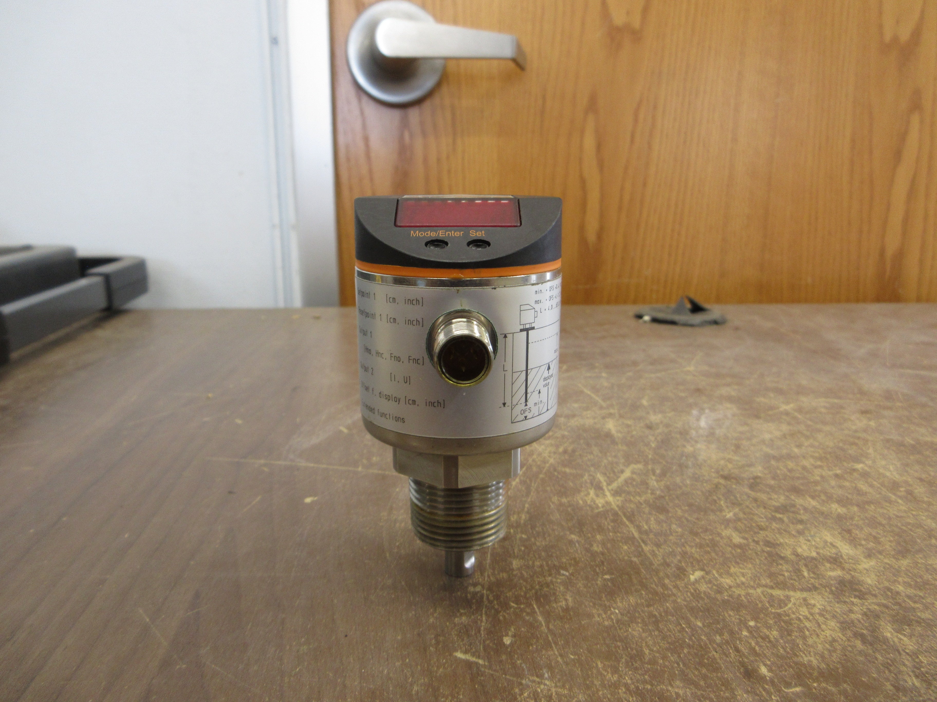 ifm Electronic Level Sensor LR3300 18-30VDC Used