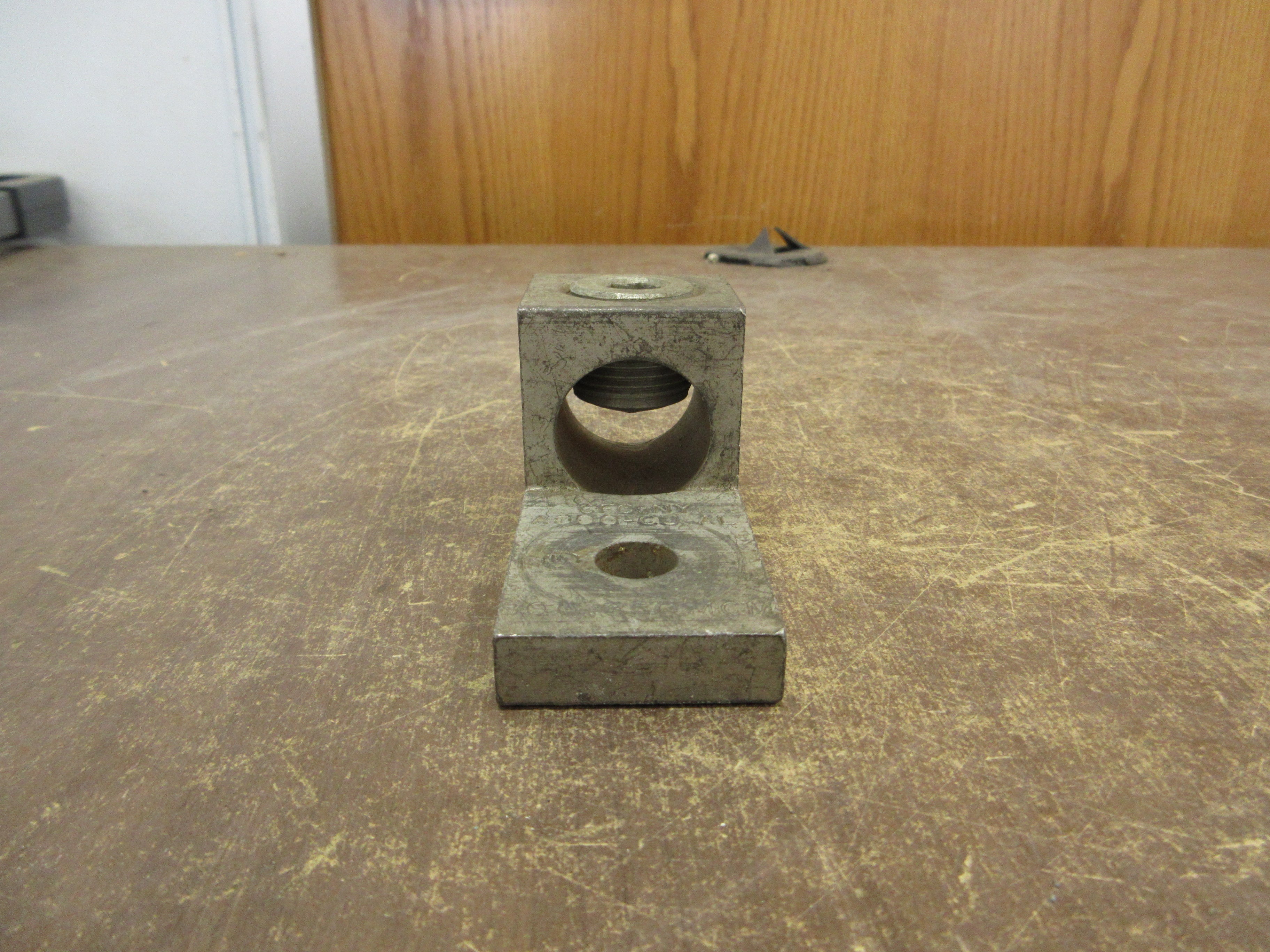 CFC-NY Mechanical Lug A800-CU-AL 800-350MCM Used