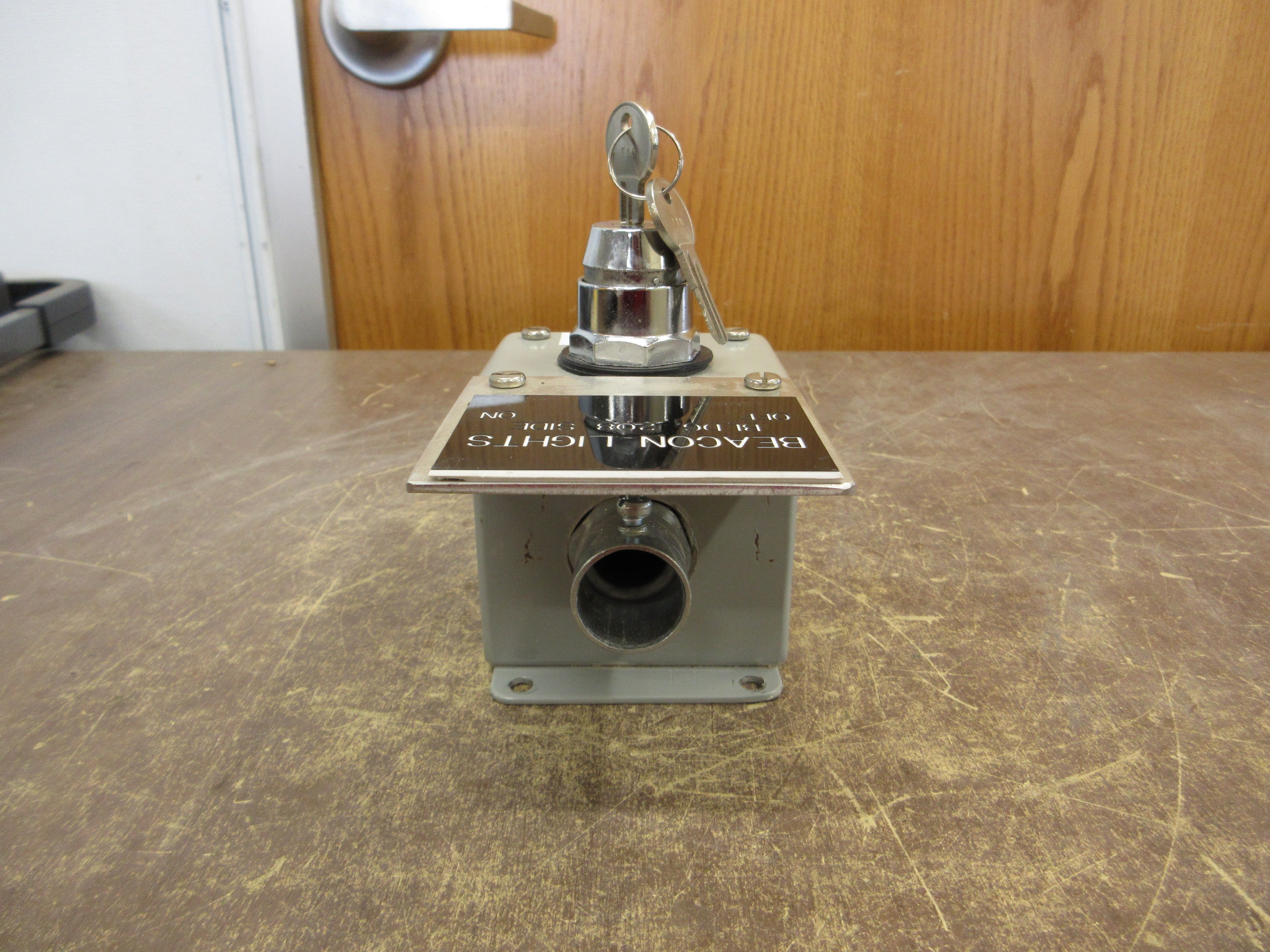 Square D Enclosed Keyed Switch 9001 KA1 Ser. K Type 12, 13 Enclosure Used