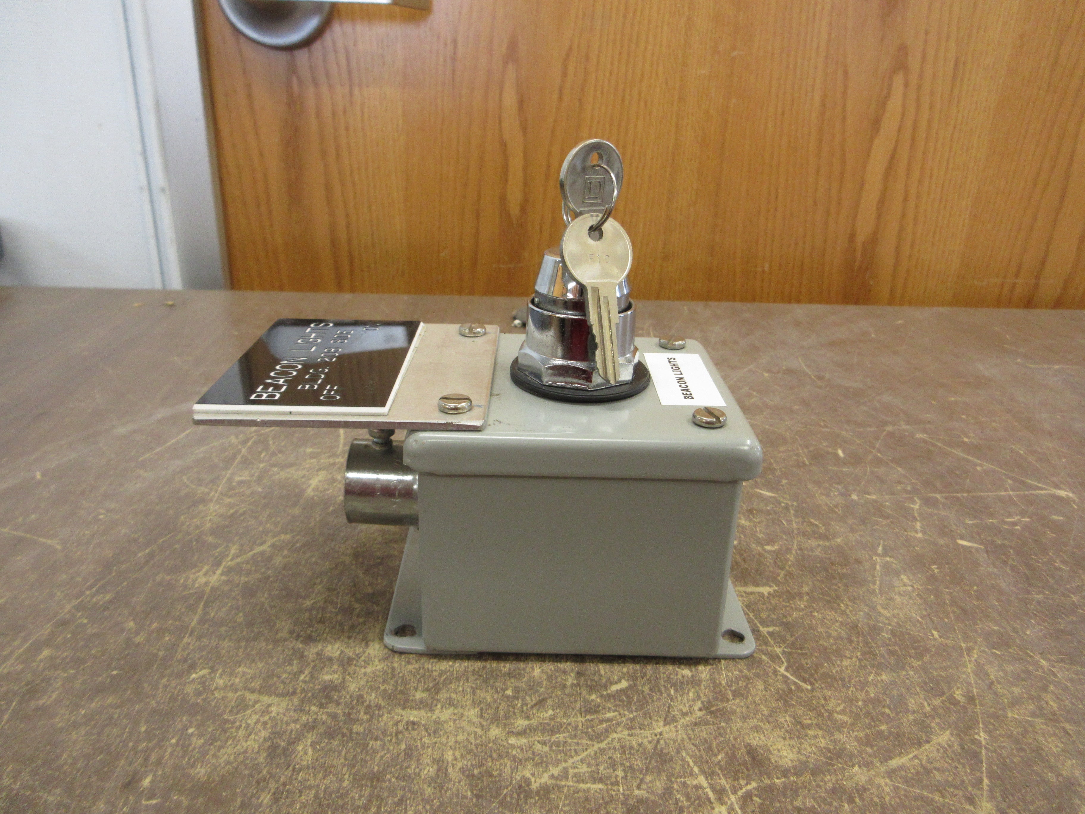 Square D Enclosed Keyed Switch 9001 KA1 Ser. K Type 12, 13 Enclosure Used