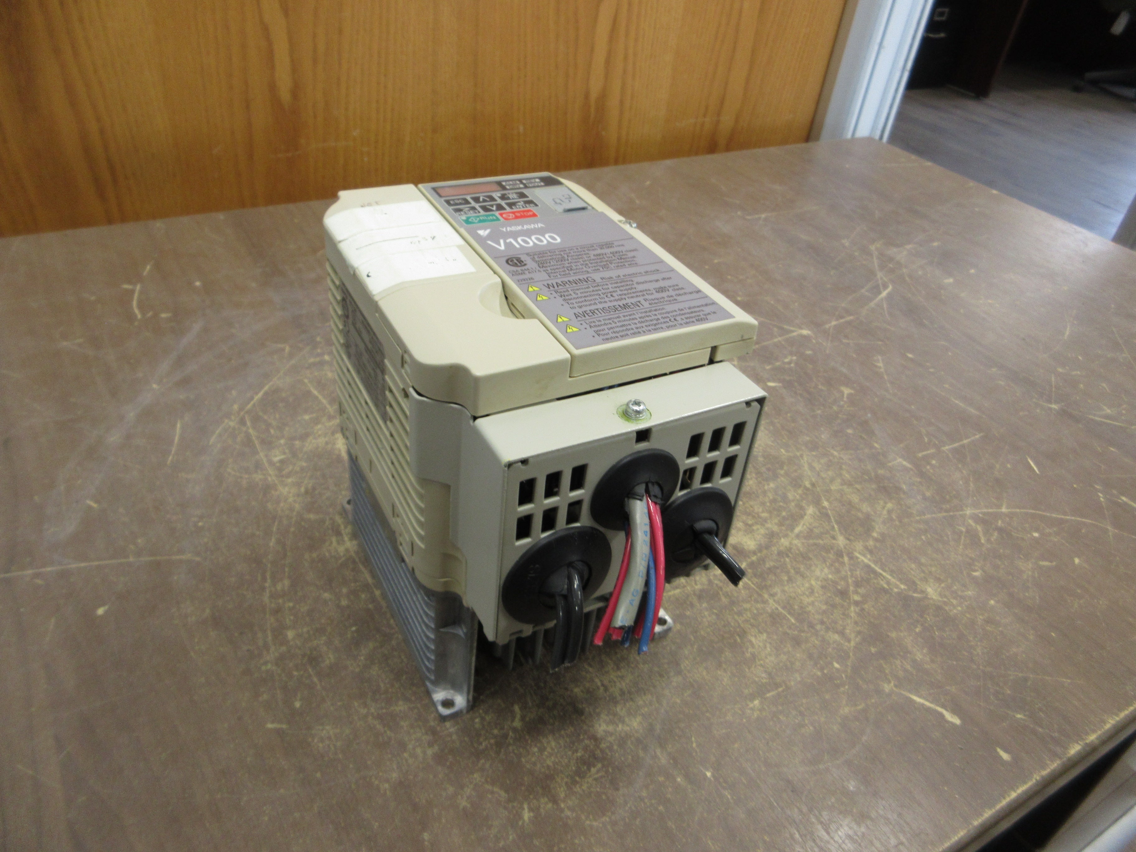 Yaskawa V1000 AC Drive CIMR-VU4A0005FAA Rev. D 3HP 3Ph Vent Cover Used
