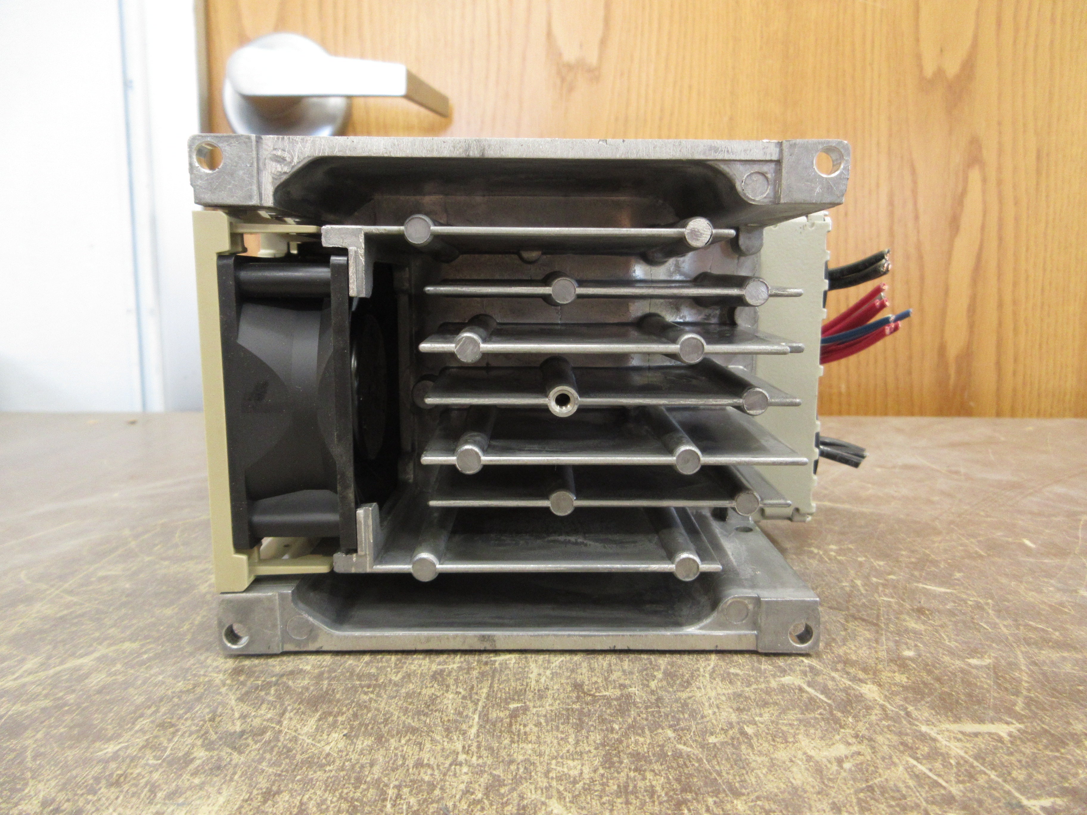Yaskawa V1000 AC Drive CIMR-VU4A0005FAA Rev. D 3HP 3Ph Vent Cover Used