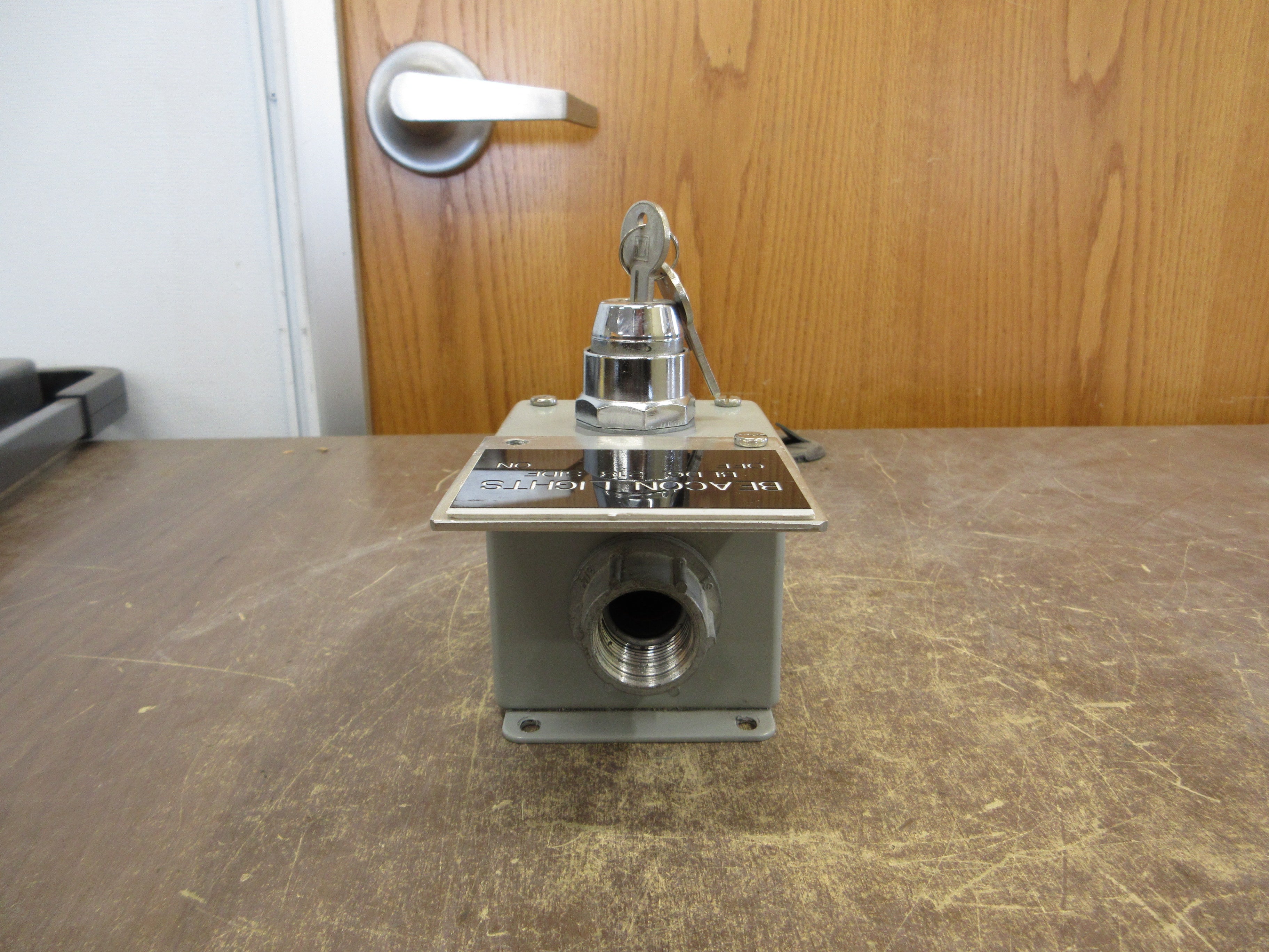 Square D Enclosed Keyed Switch 9001 KA1 Ser. K Type 12, 13 Enclosure Used