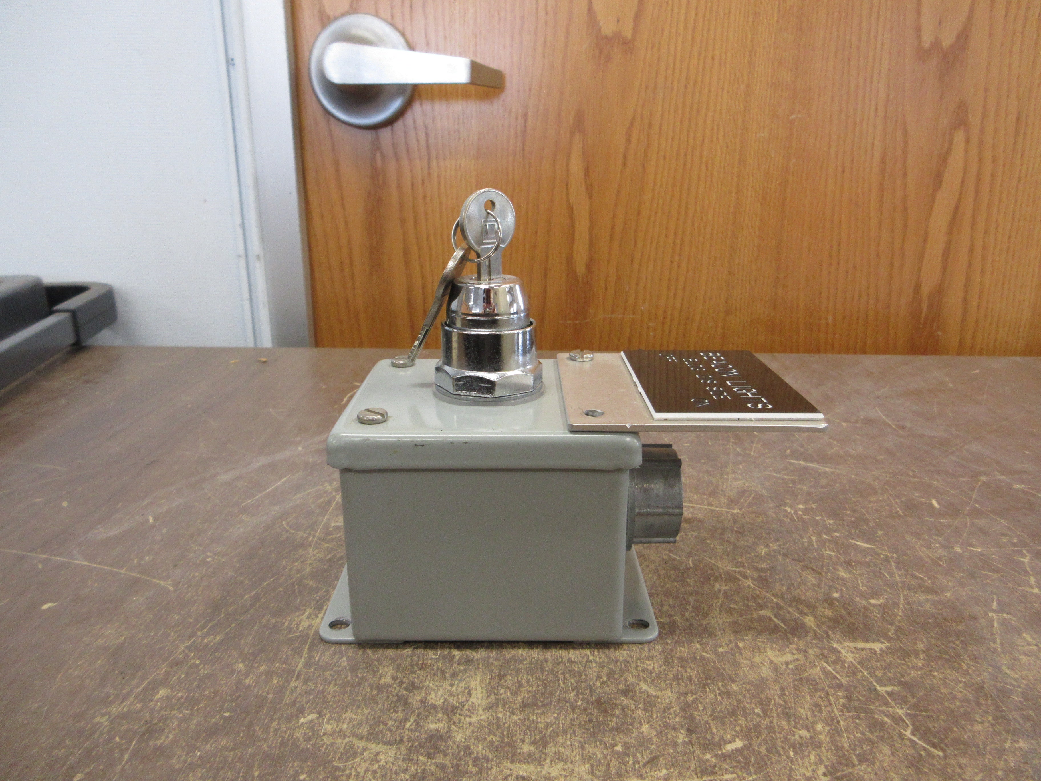 Square D Enclosed Keyed Switch 9001 KA1 Ser. K Type 12, 13 Enclosure Used