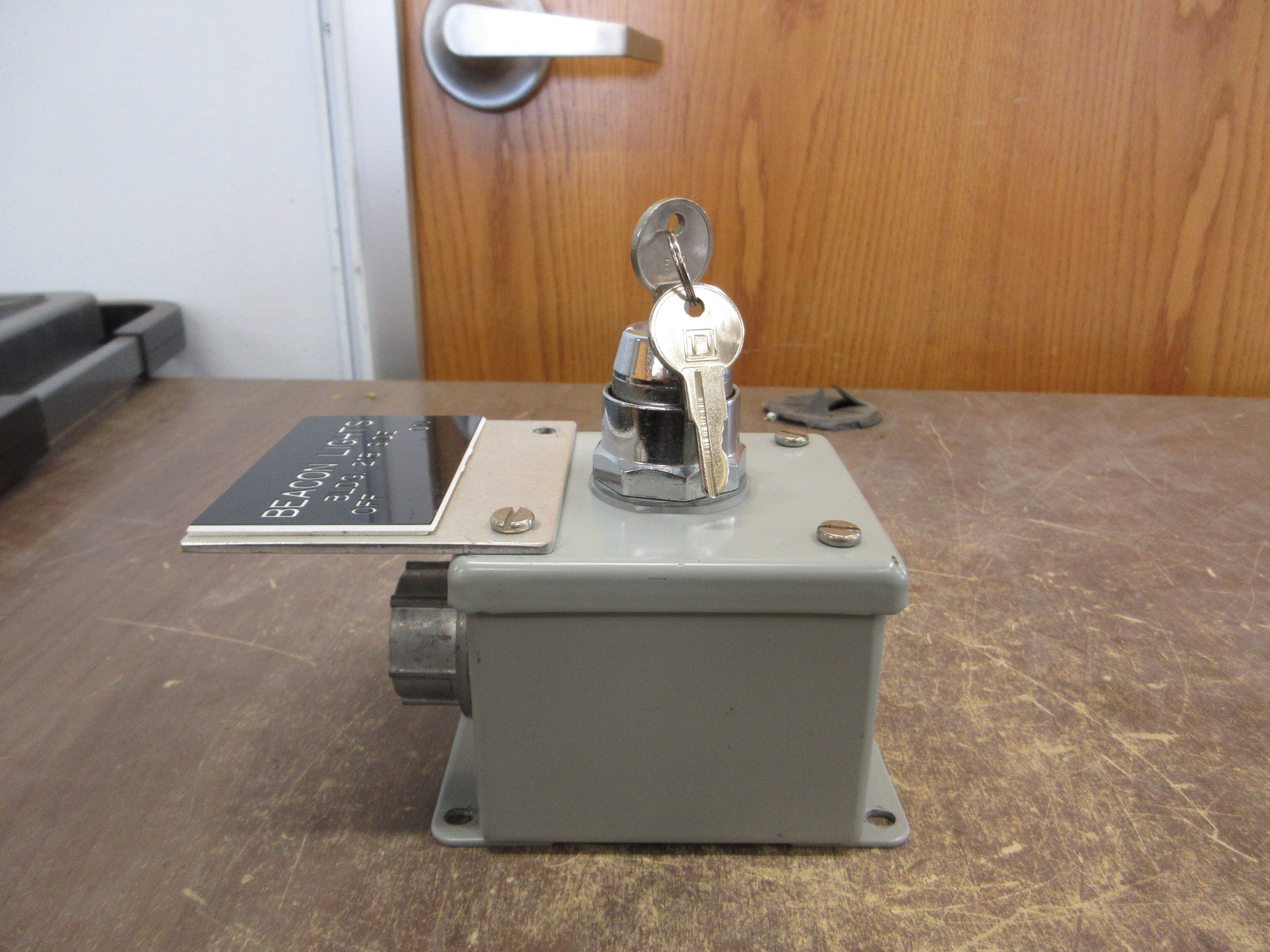 Square D Enclosed Keyed Switch 9001 KA1 Ser. K Type 12, 13 Enclosure Used