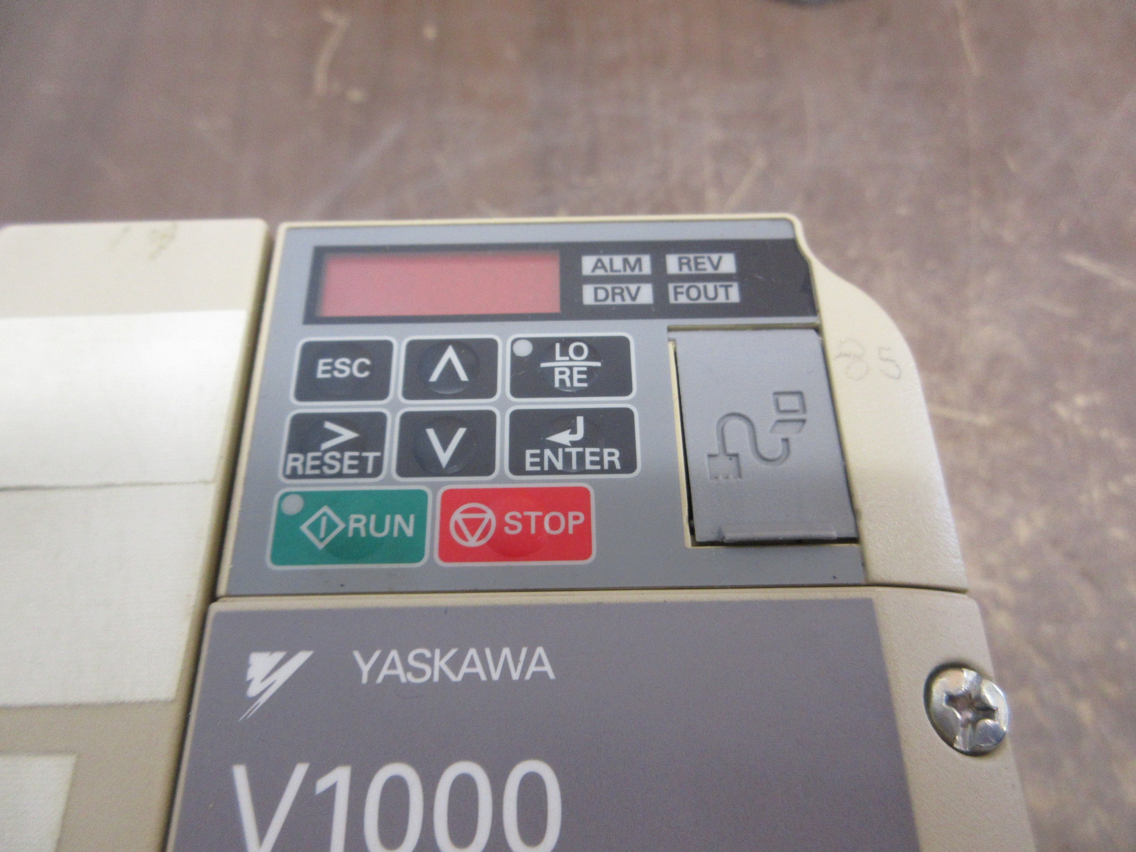 Yaskawa V1000 AC Drive CIMR-VU4A0005FAA Rev. D 3HP 3Ph Vent Cover Used