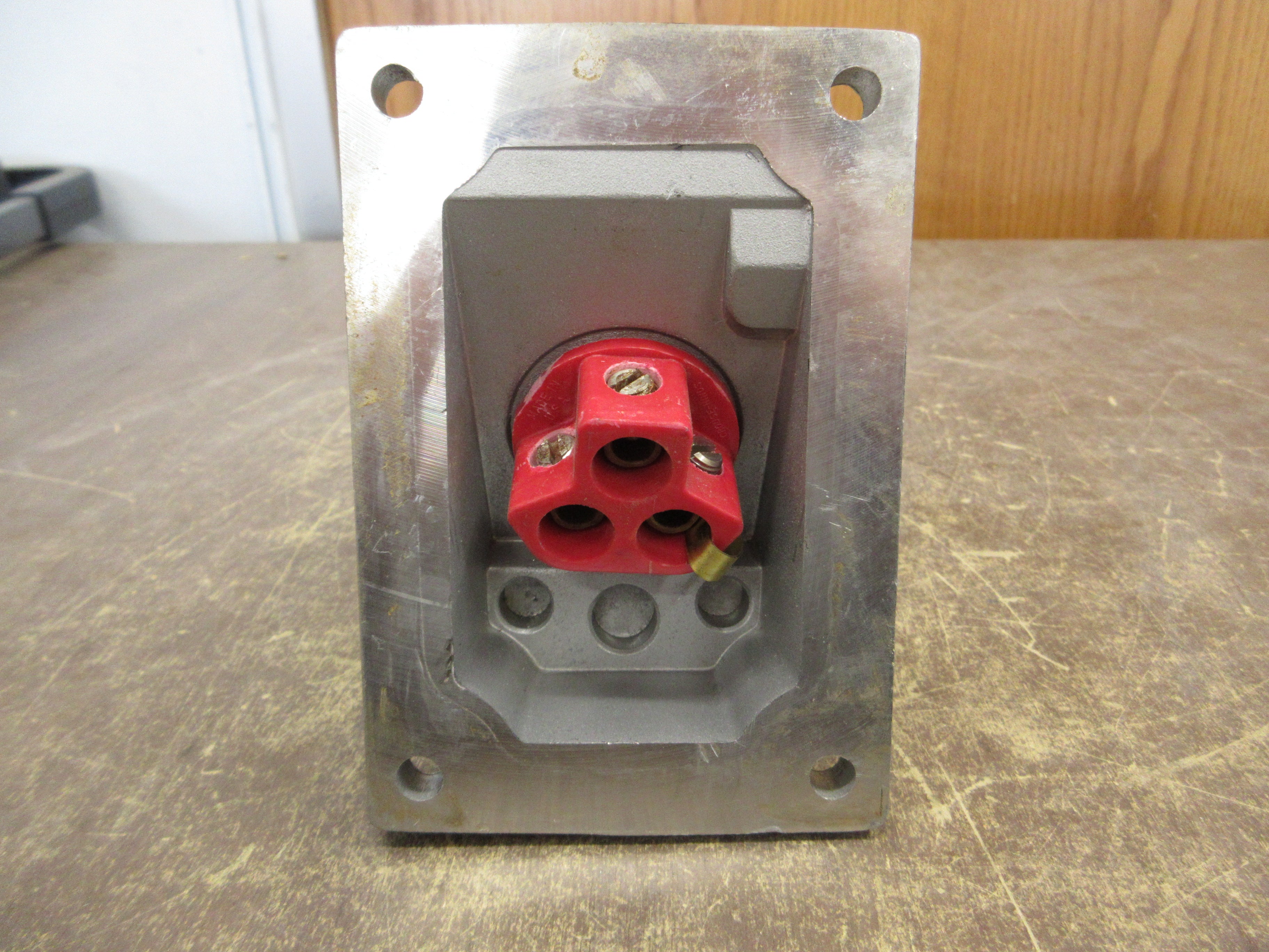 Crouse-Hinds Receptacle CPS152R 20A 125-250VAC 2W 3P Used