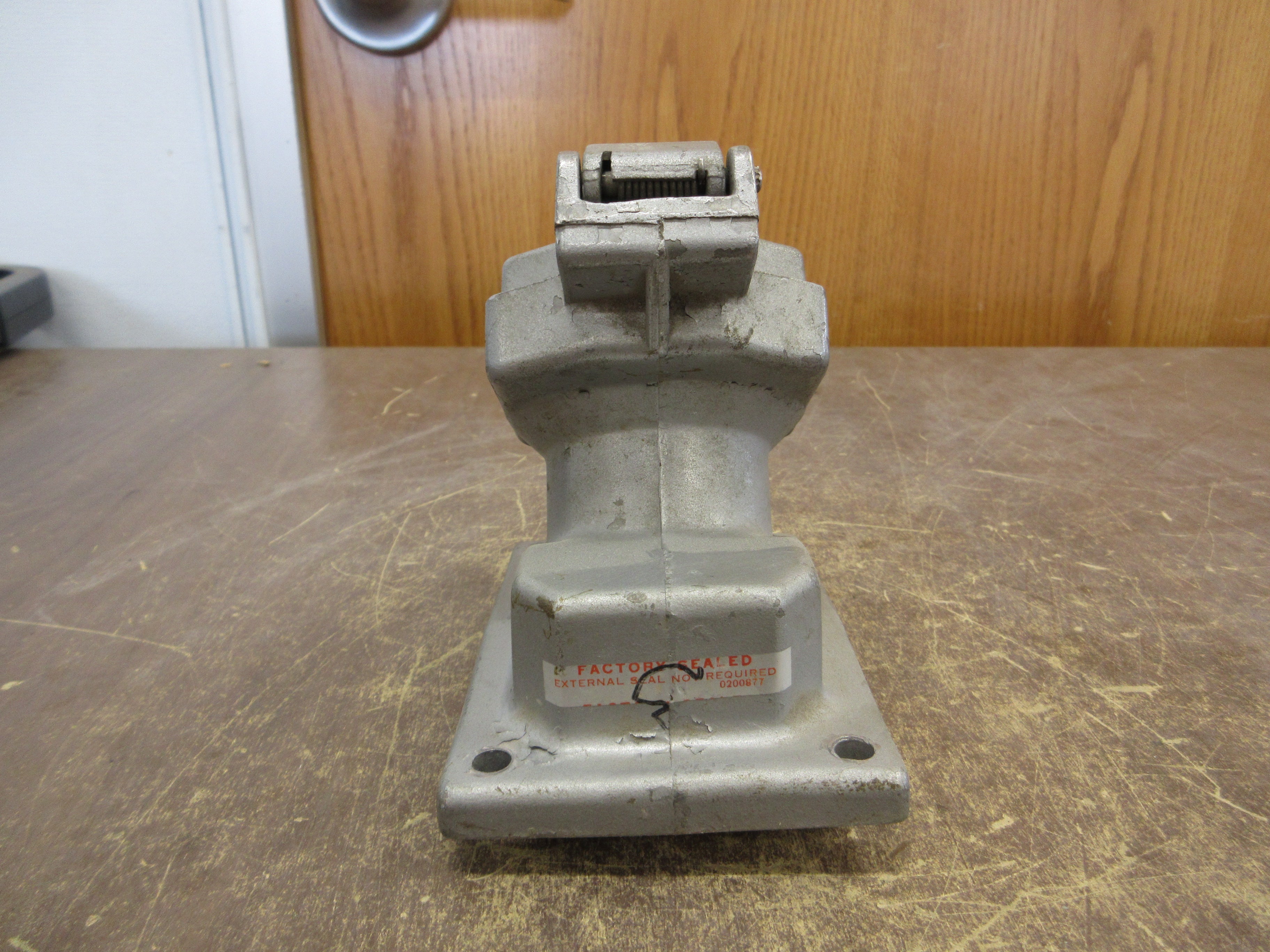 Crouse-Hinds Receptacle CPS152R 20A 125-250VAC 2W 3P Used