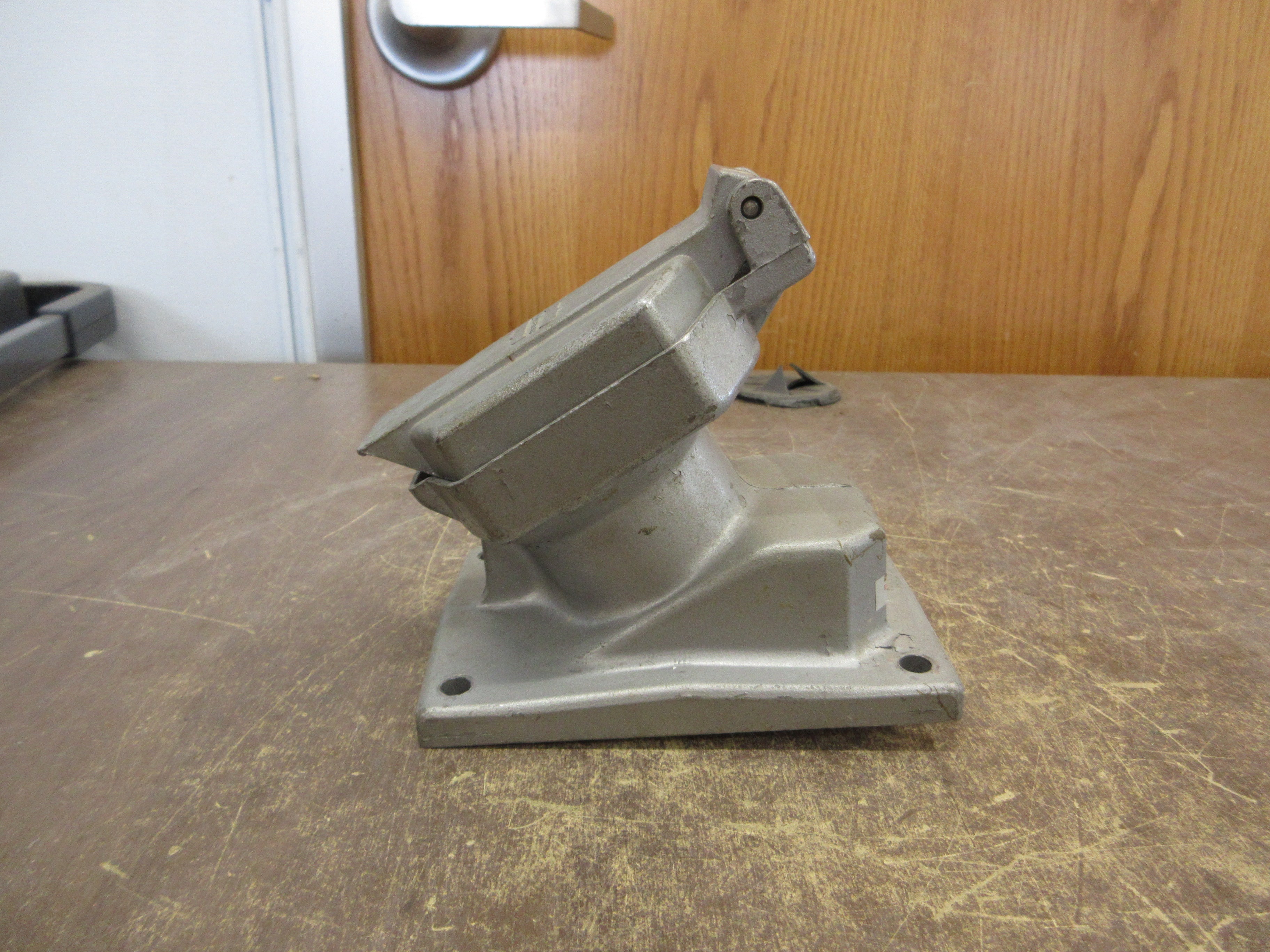 Crouse-Hinds Receptacle CPS152R 20A 125-250VAC 2W 3P Used