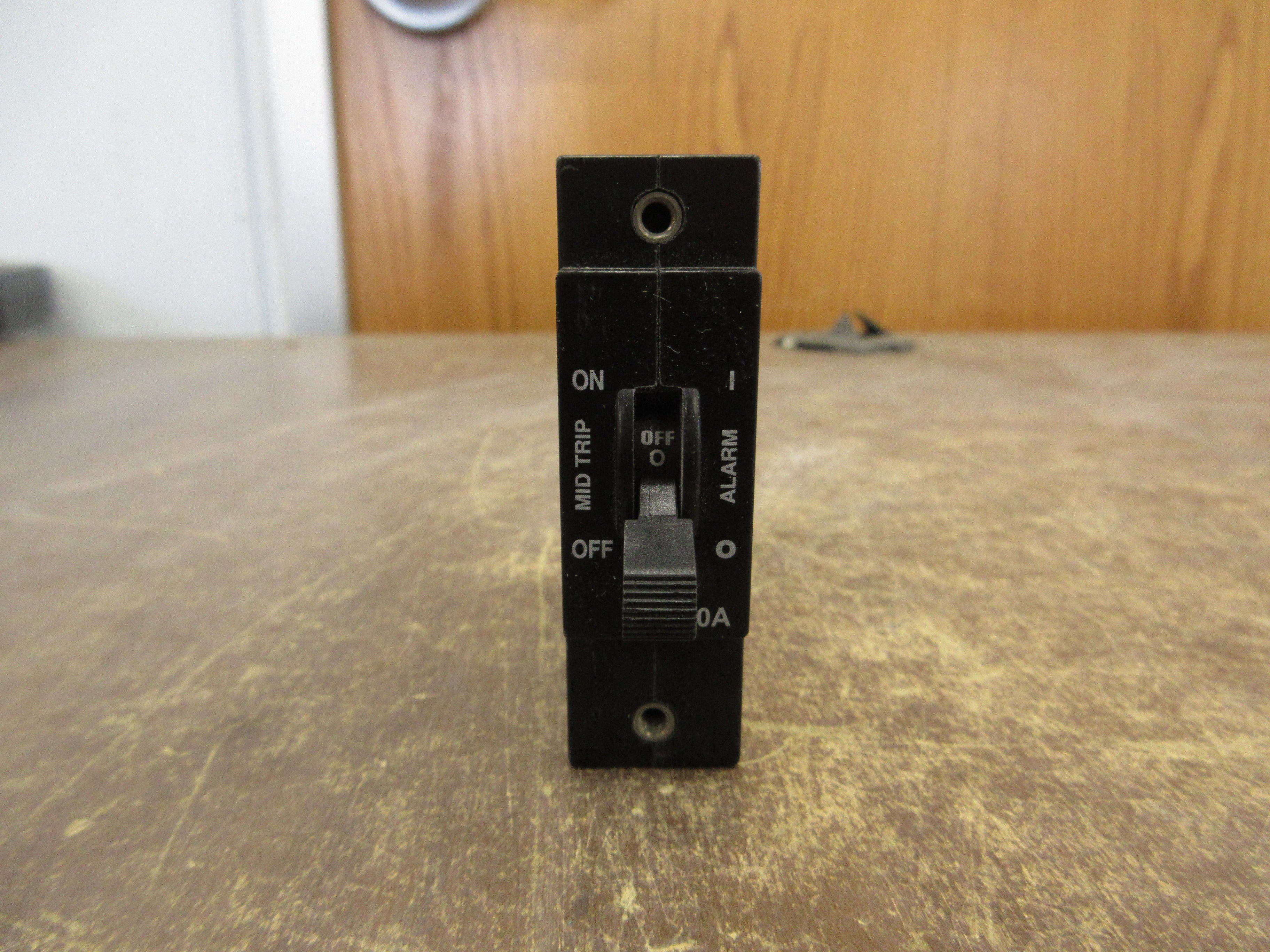 CBi DC Circuit Breaker DDA130060 80VDC 50A 1P Used