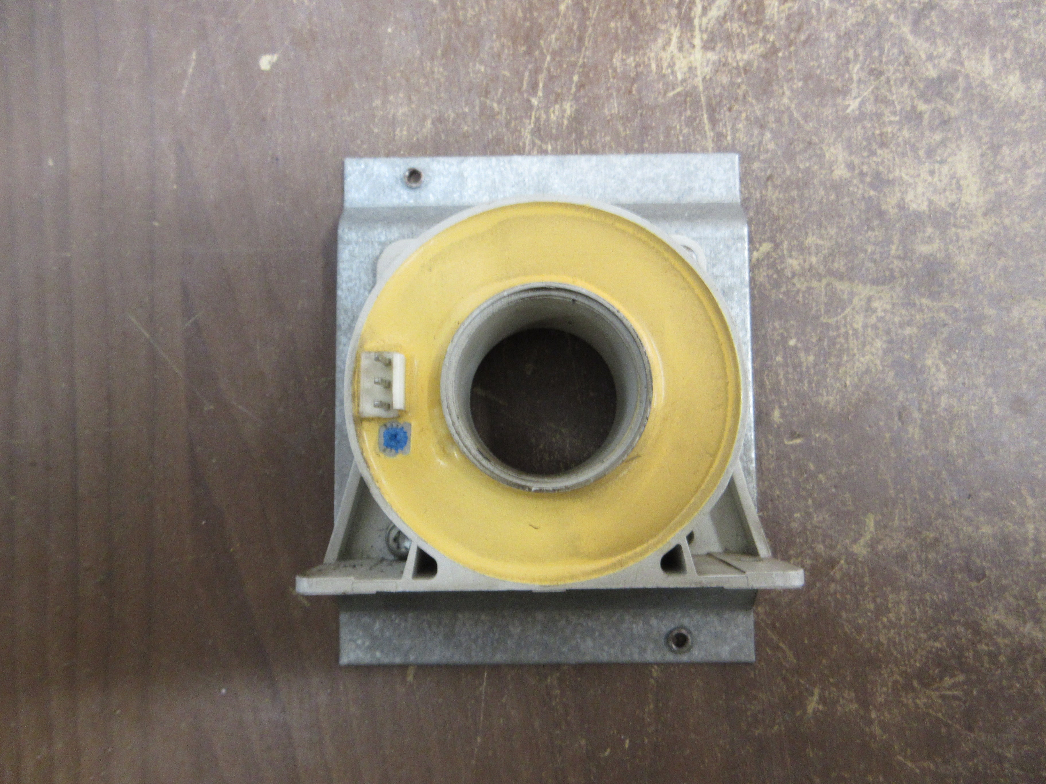 ABB Current Transformer ES500-9647 500A 18-24V Used