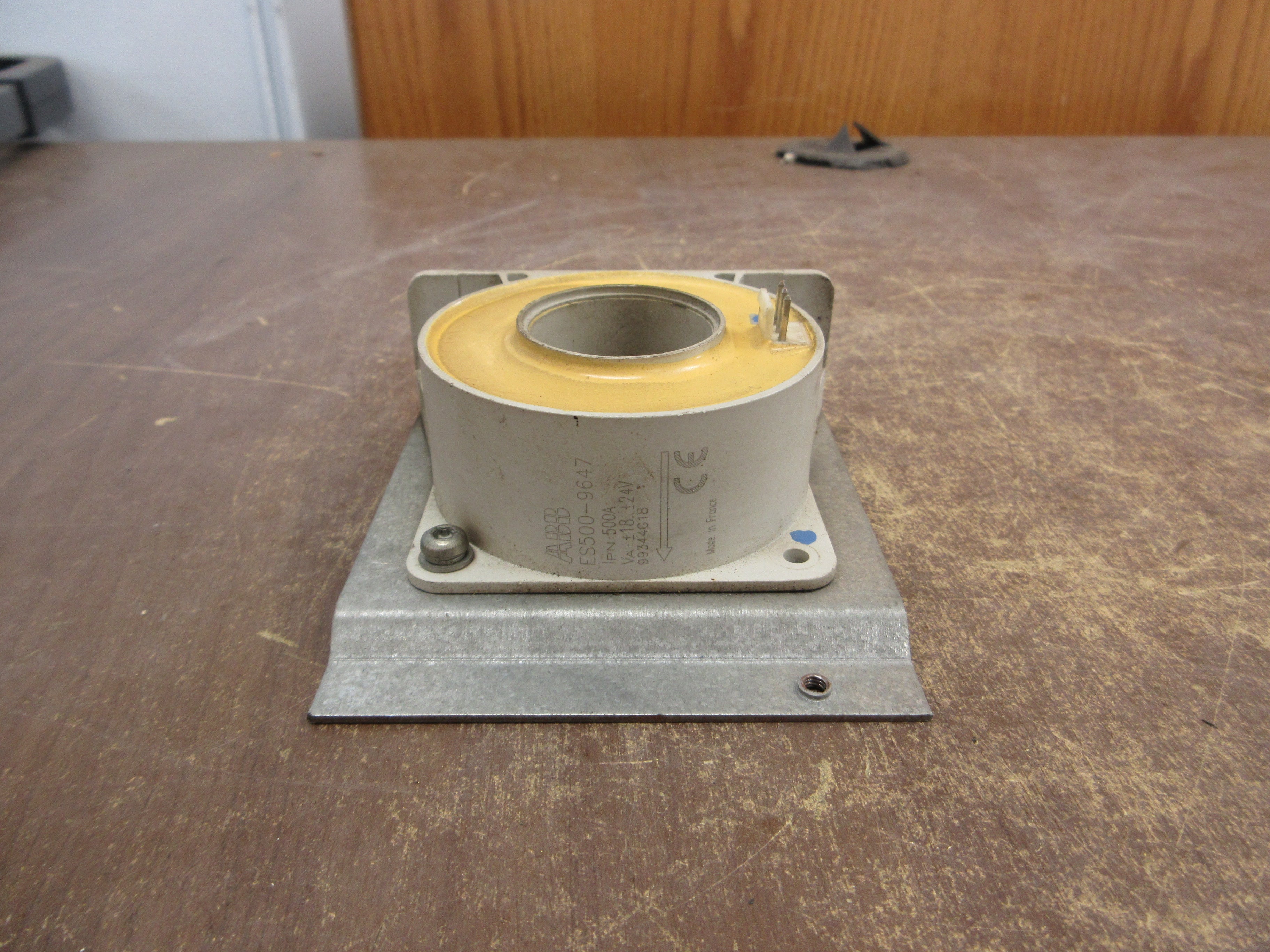 ABB Current Transformer ES500-9647 500A 18-24V Used