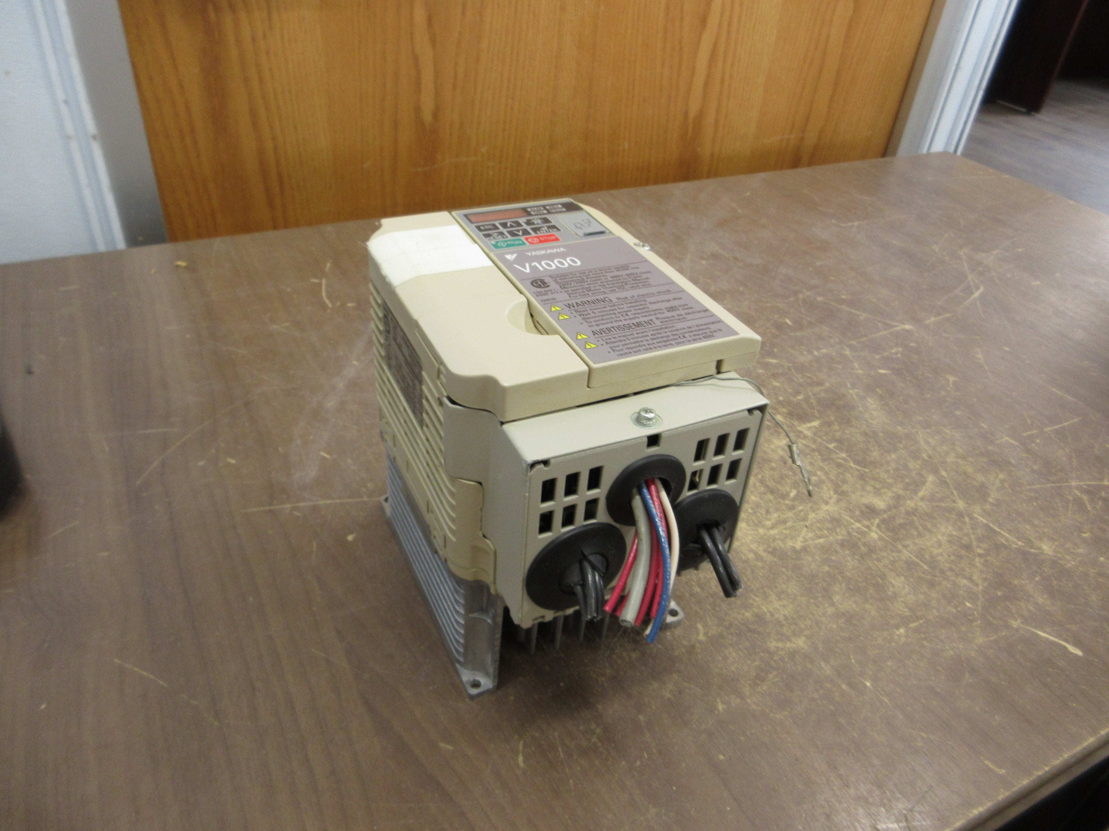 Yaskawa V1000 AC Drive CIMR-VU4A0005FAA Rev. D 3HP 3Ph Used