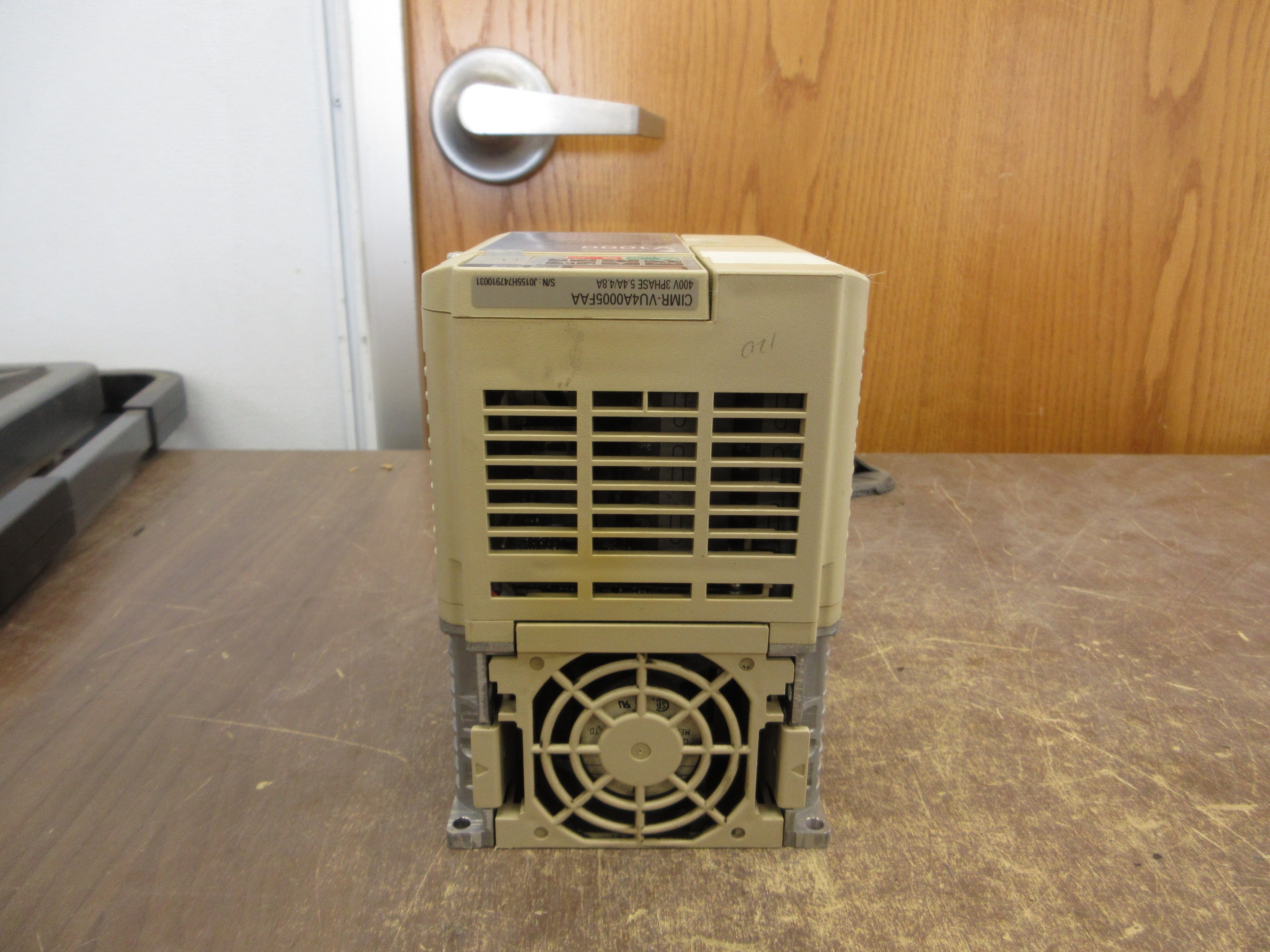Yaskawa V1000 AC Drive CIMR-VU4A0005FAA Rev. D 3HP 3Ph Used