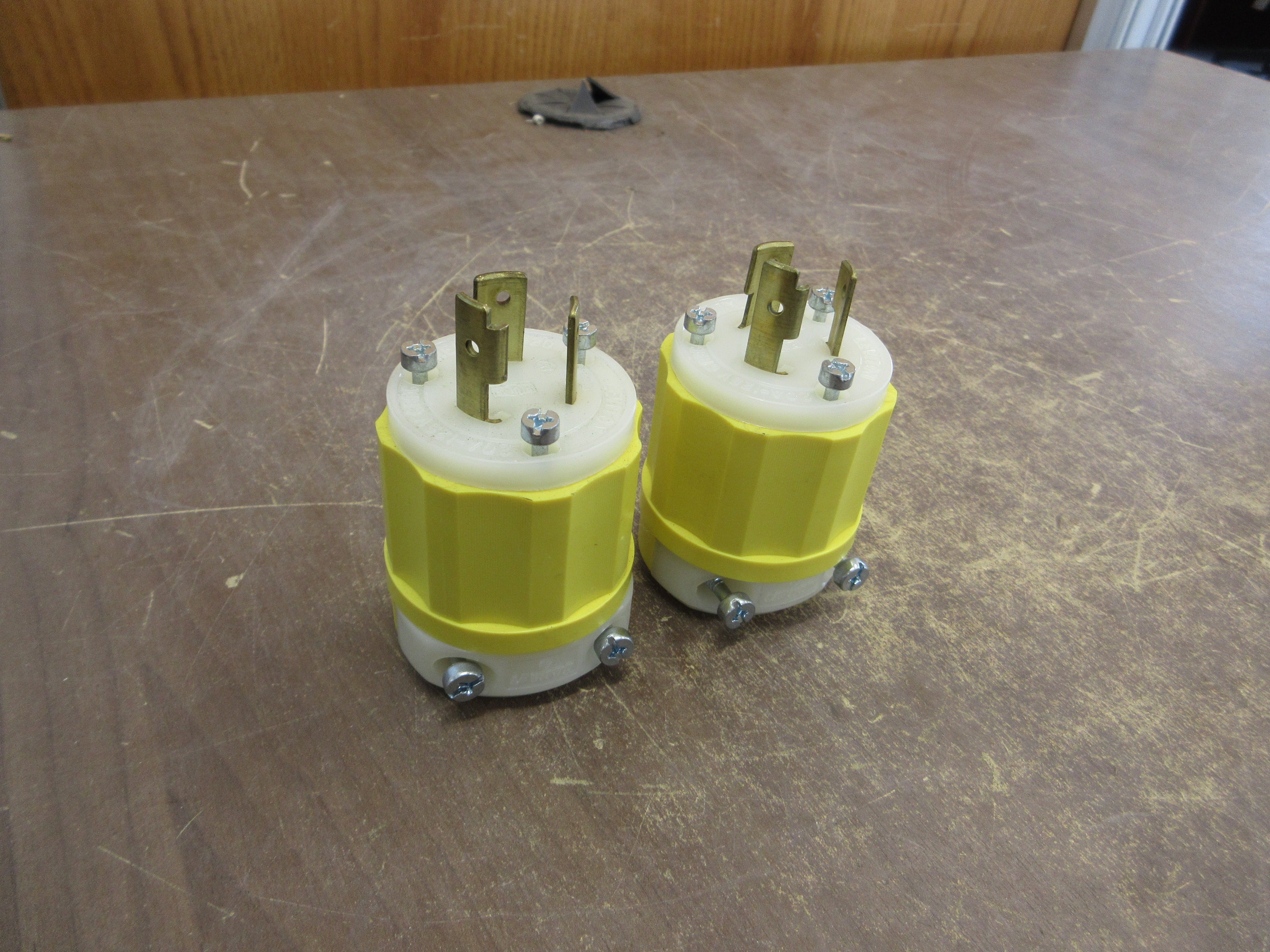 Leviton Locking Plug 2311-CY 20A 125V 2P 3W *Lot of 2* New Surplus