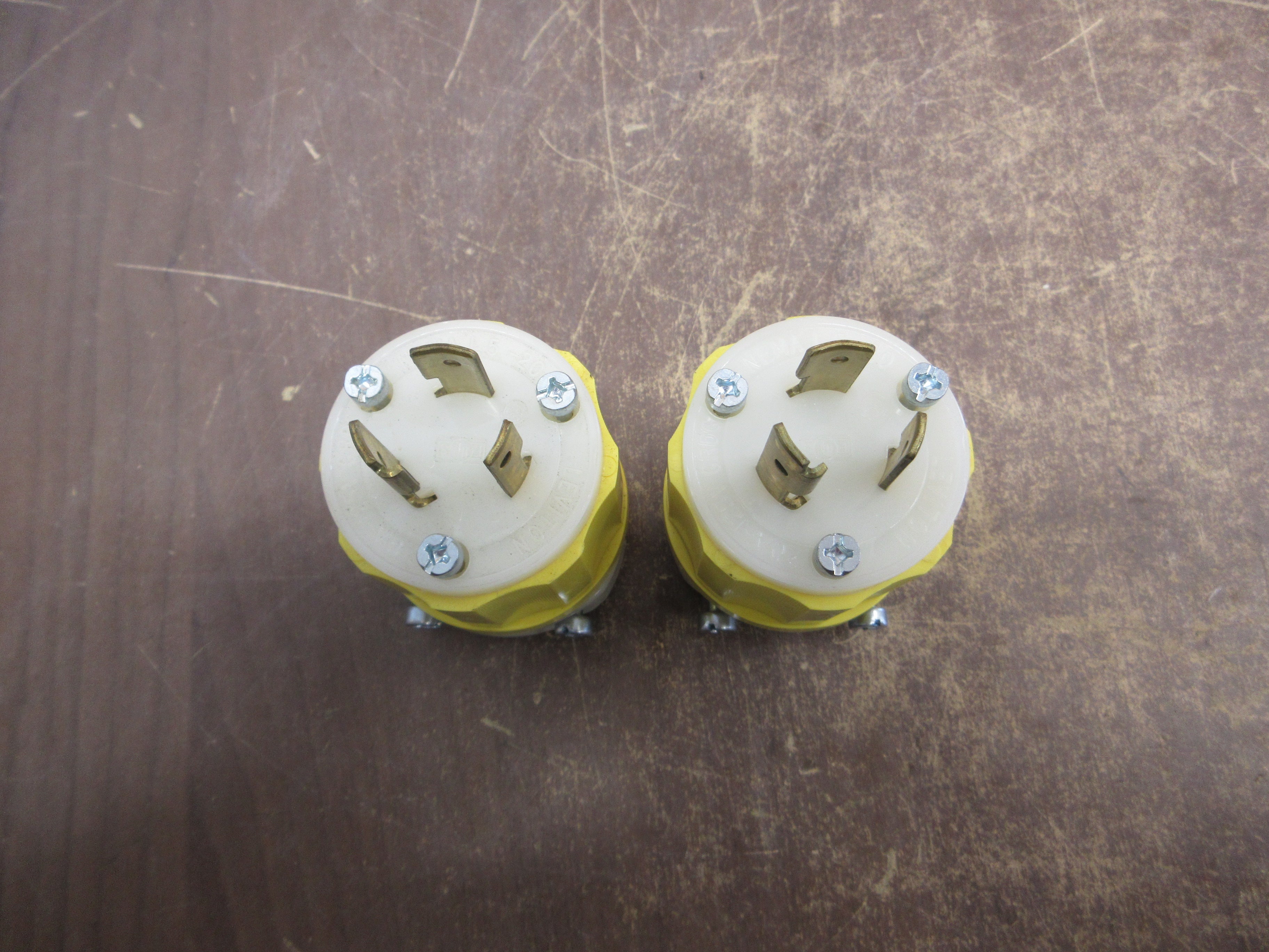 Leviton Locking Plug 2311-CY 20A 125V 2P 3W *Lot of 2* New Surplus