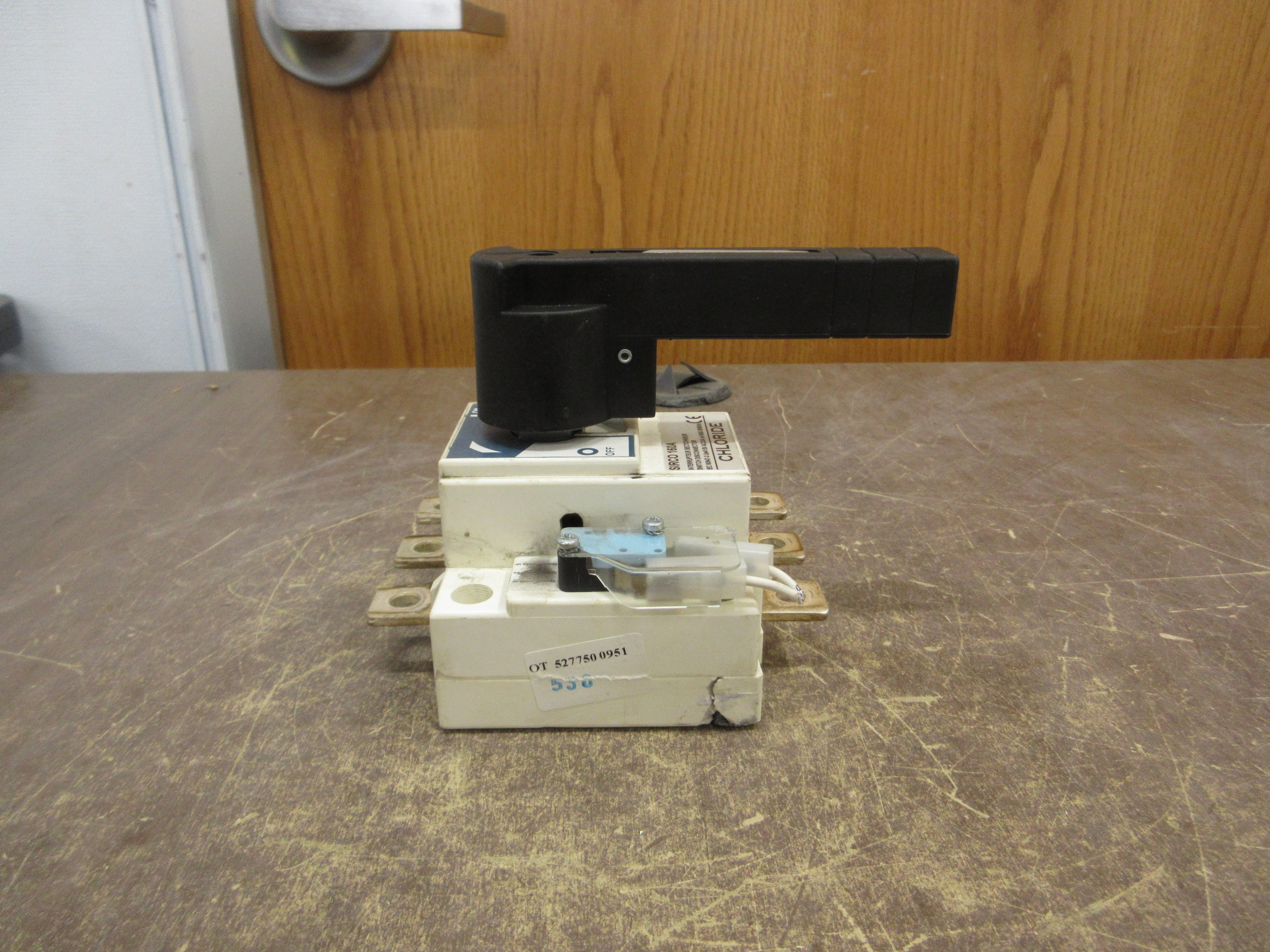 Chloride Disconnect Switch SIRCO 160A 415V 160A 50/60Hz *Cracked Mounting* Used