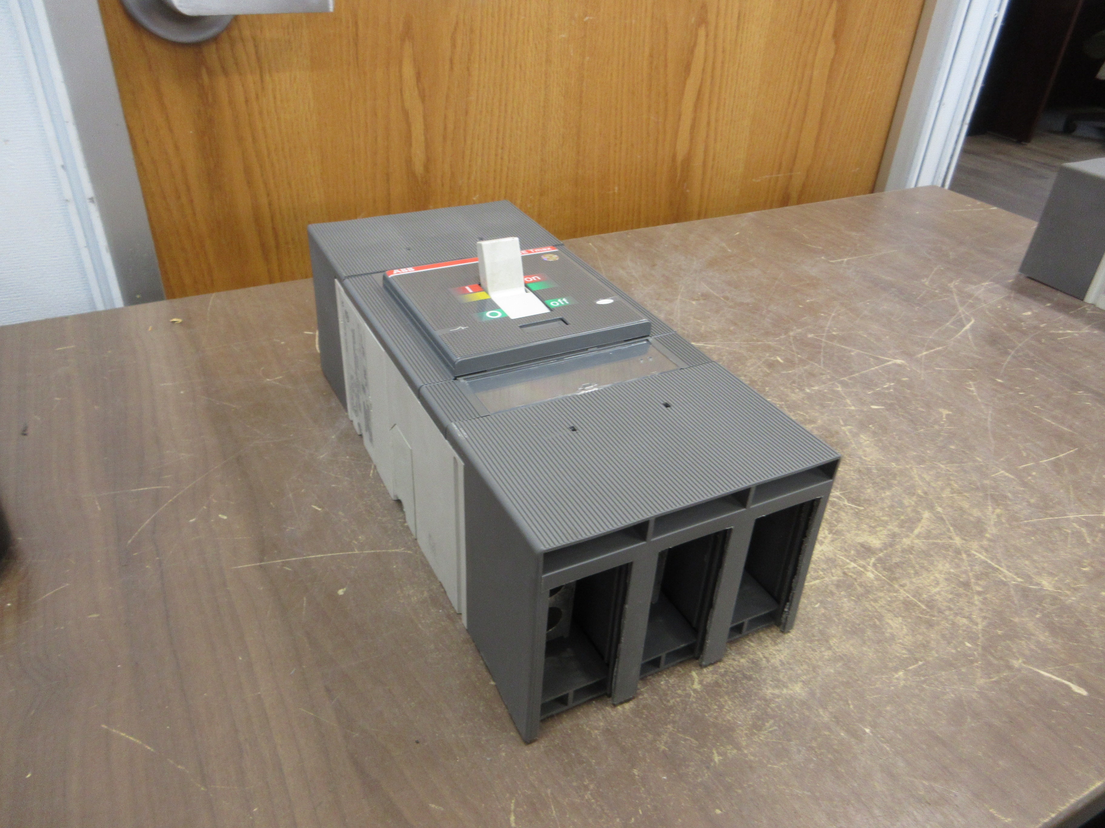 ABB SACE Tmax Circuit Breaker T5H-D 400 400A 600V 3P Used