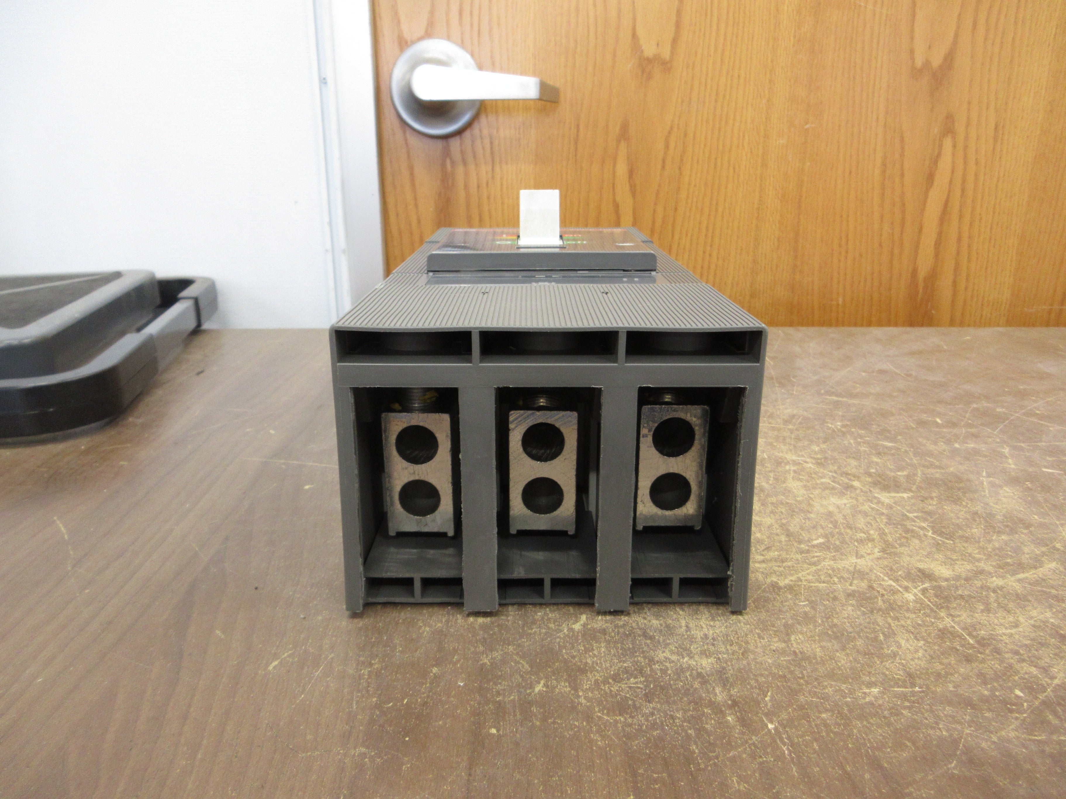 ABB SACE Tmax Circuit Breaker T5H-D 400 400A 600V 3P Used